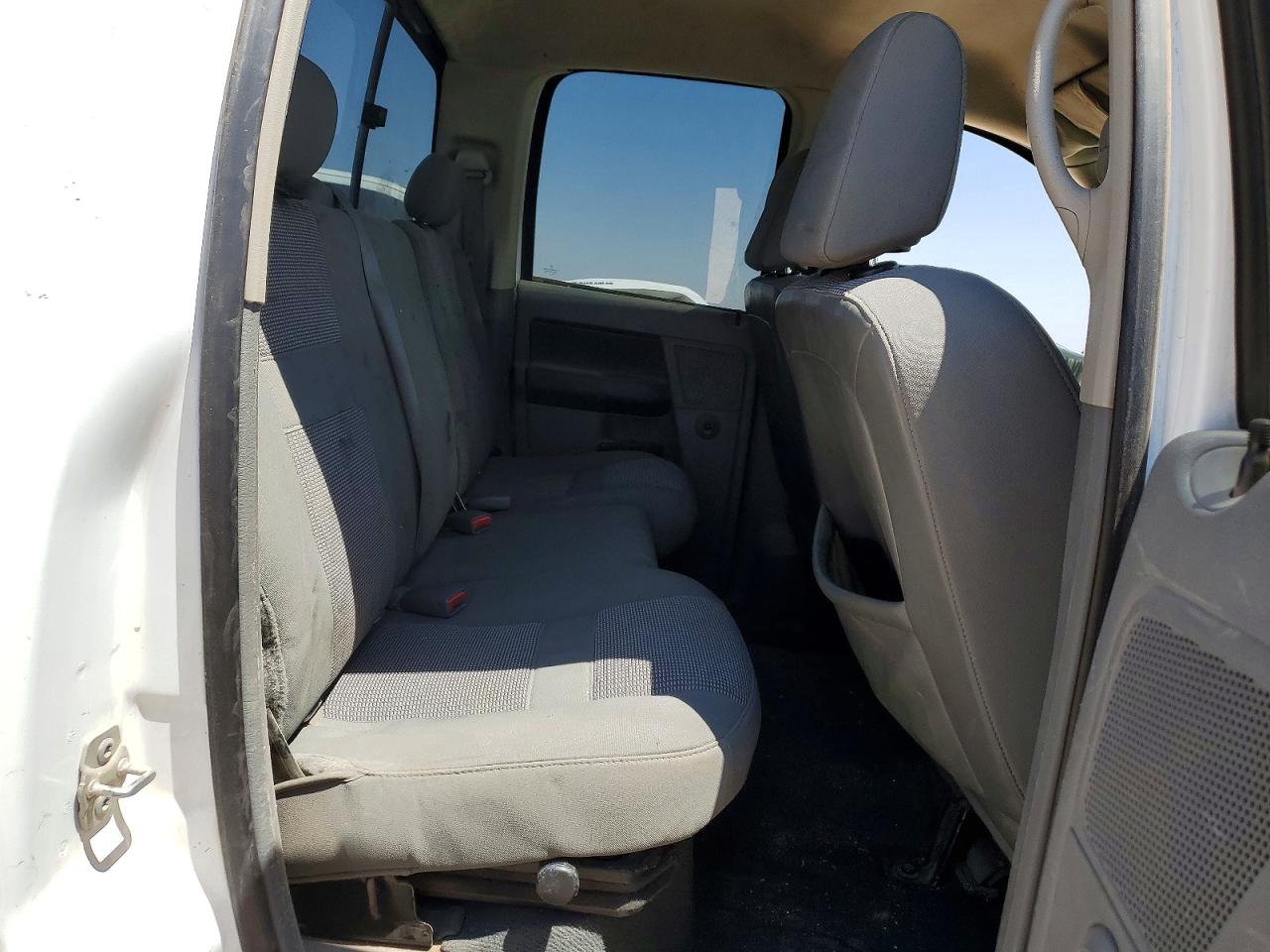 2007 Dodge 1500 White vin: 1D7HA18247S272597