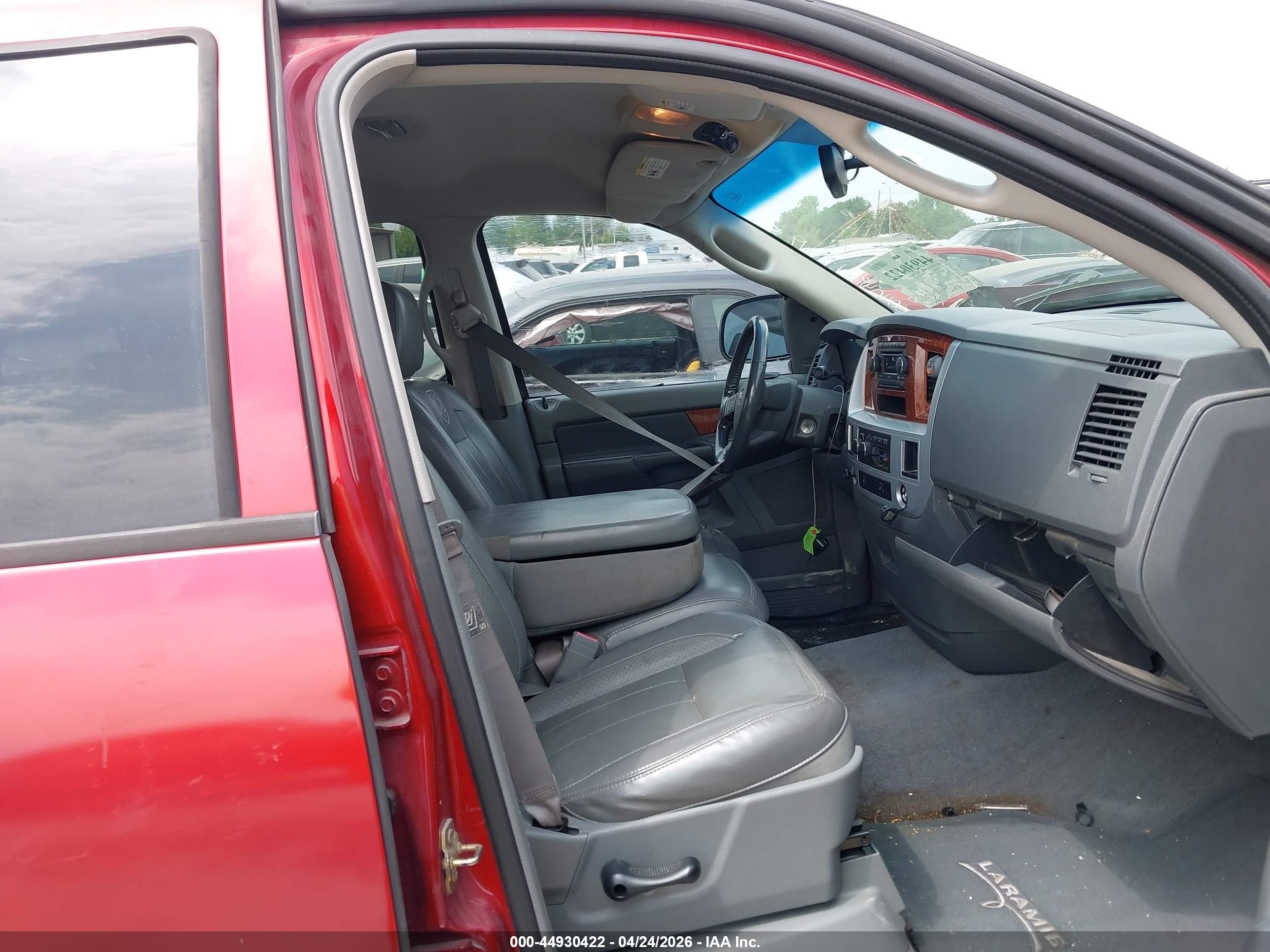 2006 Dodge Ram 1500 Laramie Red vin: 1D7HA18256S647136