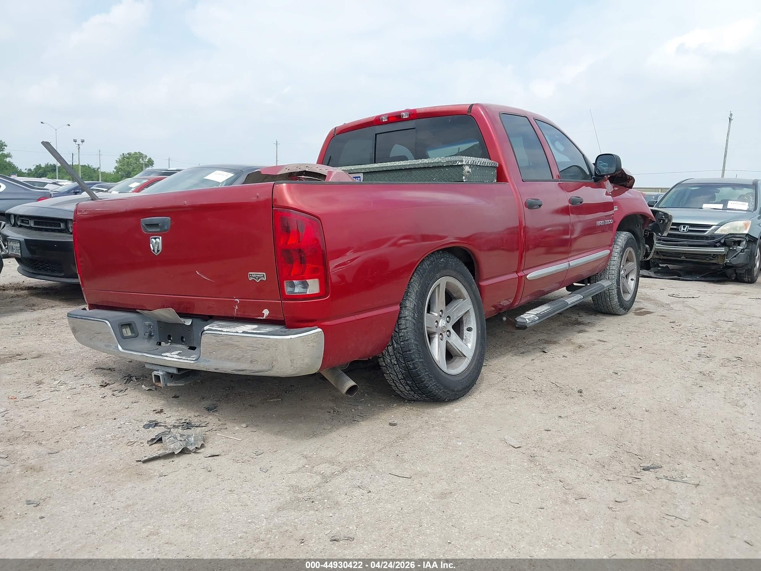2006 Dodge Ram 1500 Laramie Red vin: 1D7HA18256S647136