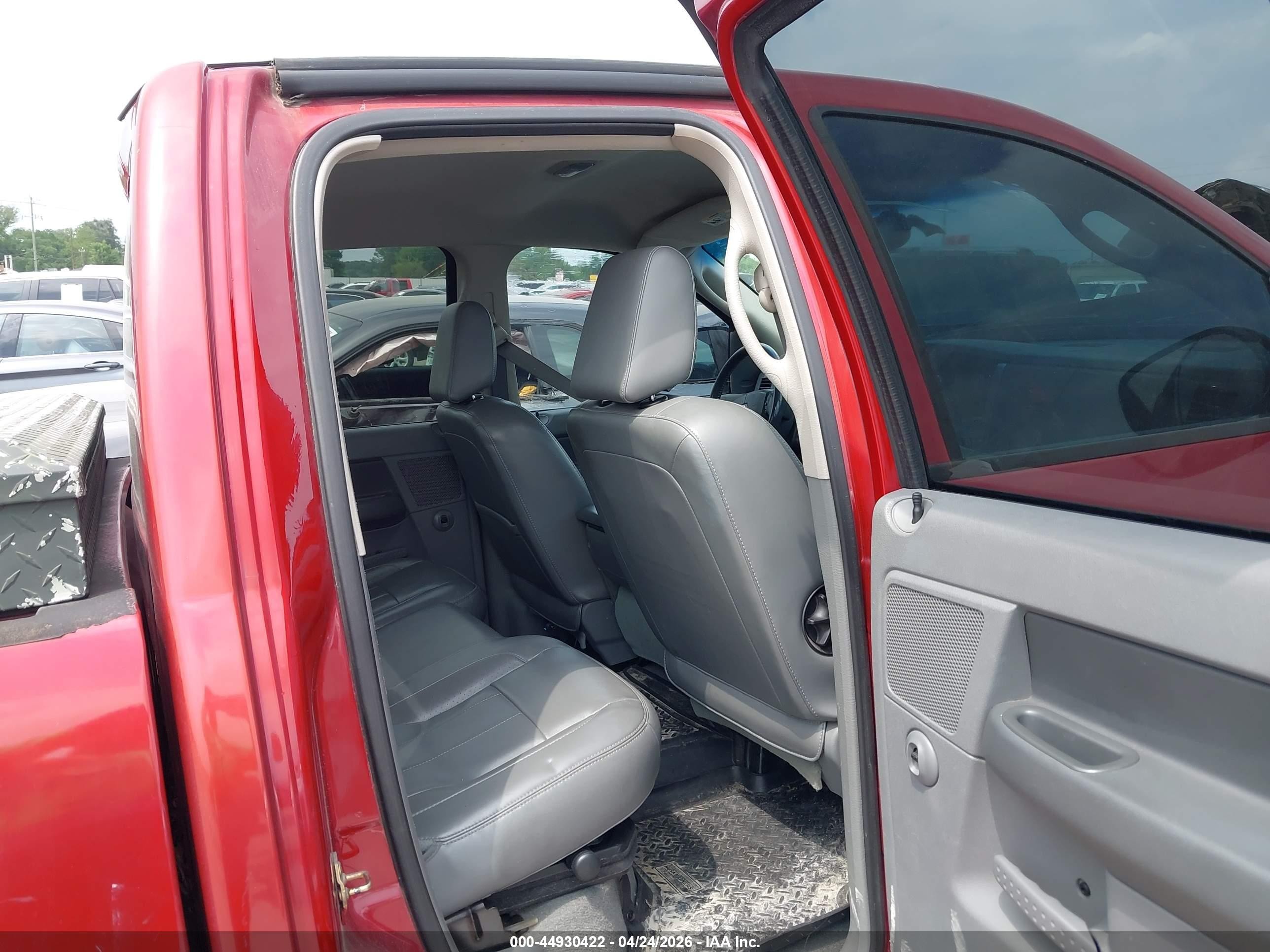 2006 Dodge Ram 1500 Laramie Red vin: 1D7HA18256S647136