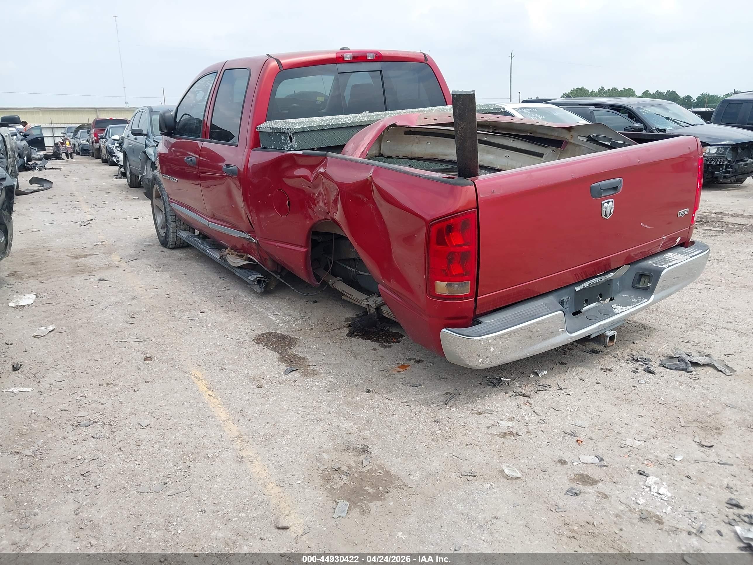 2006 Dodge Ram 1500 Laramie Red vin: 1D7HA18256S647136