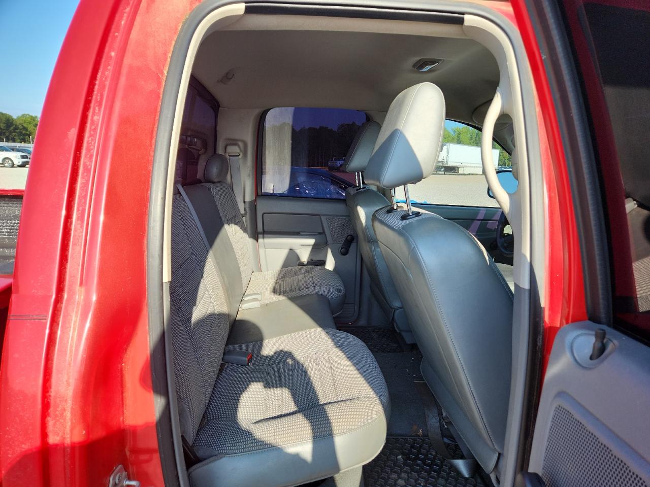 2008 Dodge Ram 1500 St Red vin: 1D7HA18268J227863