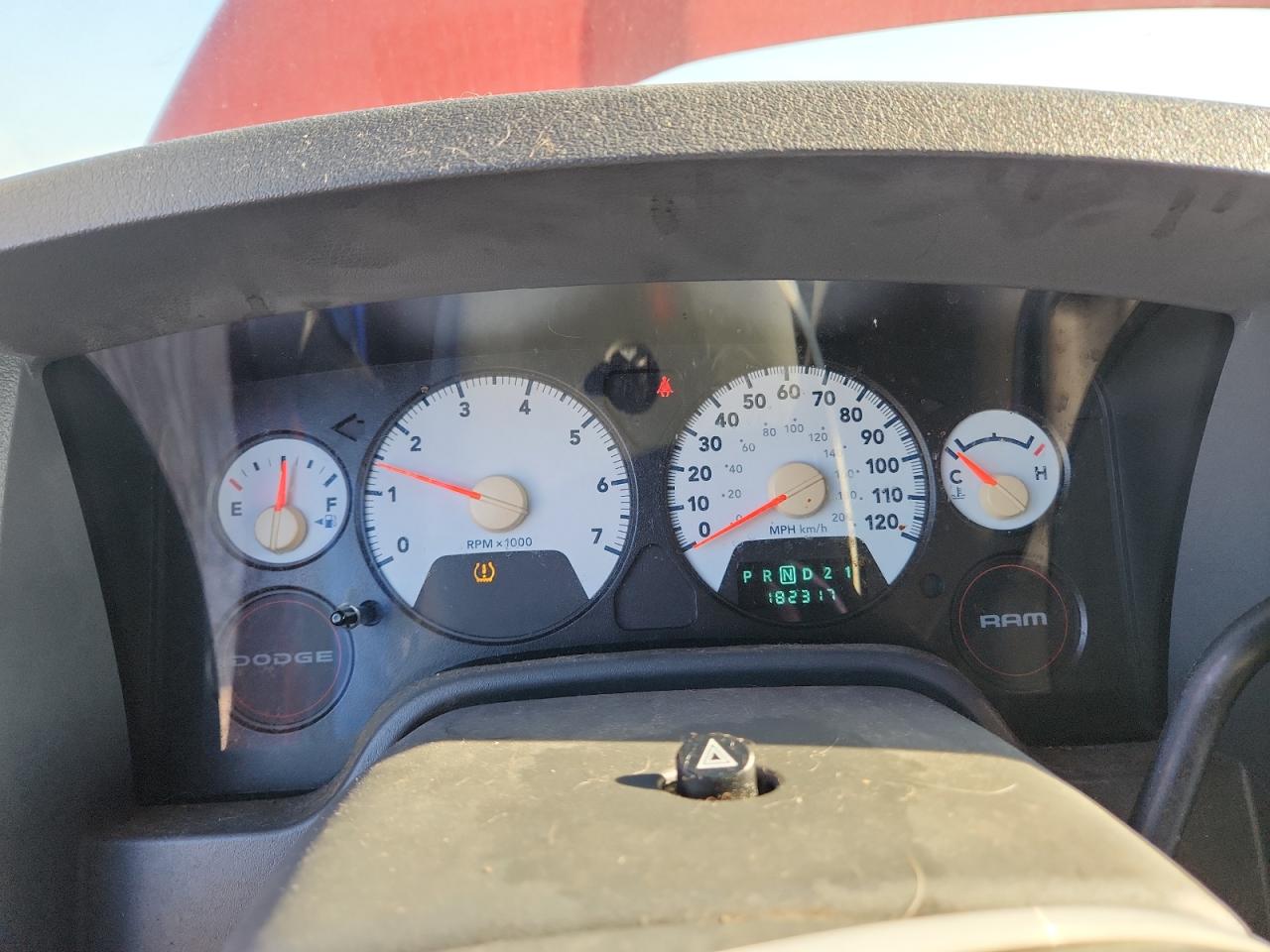 2008 Dodge Ram 1500 St Red vin: 1D7HA18268J227863