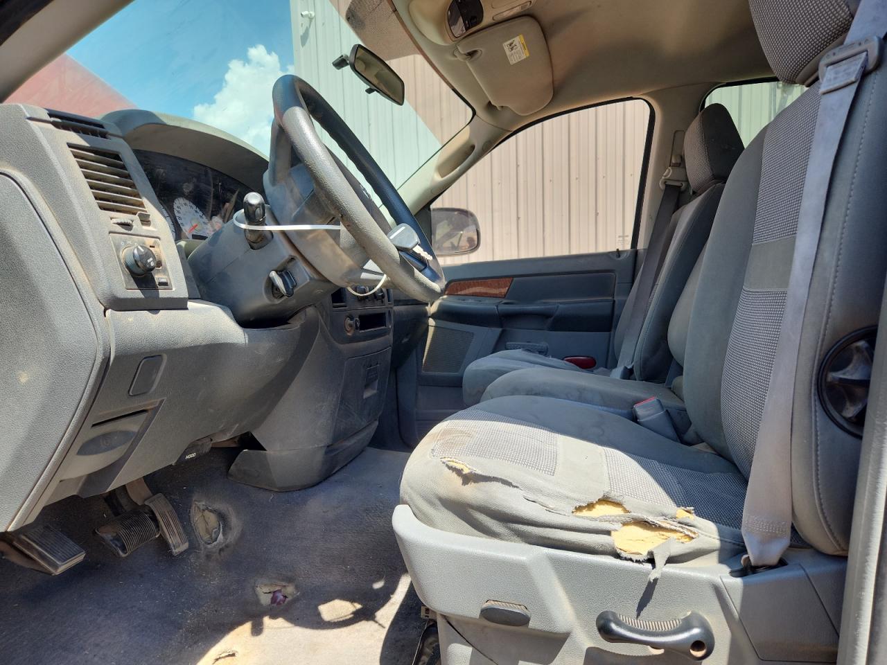 2006 Dodge Ram 1500 St Red vin: 1D7HA18286S709676 Damage: Left Front Seat, Worn, Replacement Required