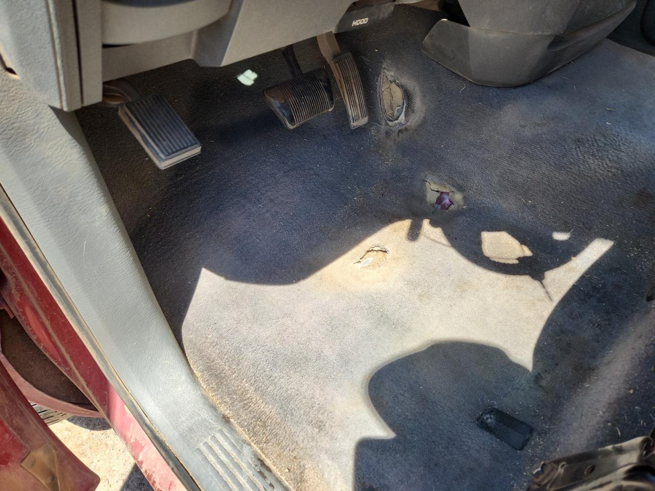 2006 Dodge Ram 1500 St Red vin: 1D7HA18286S709676 Damage: Left Front Carpet, Worn, Replacement Required