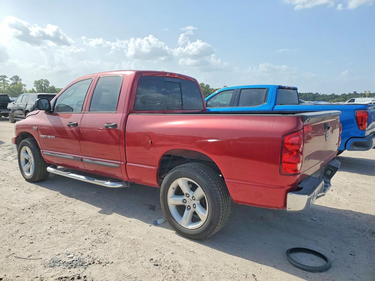 2007 Dodge Ram 1500 St Red vin: 1D7HA182X7S102051