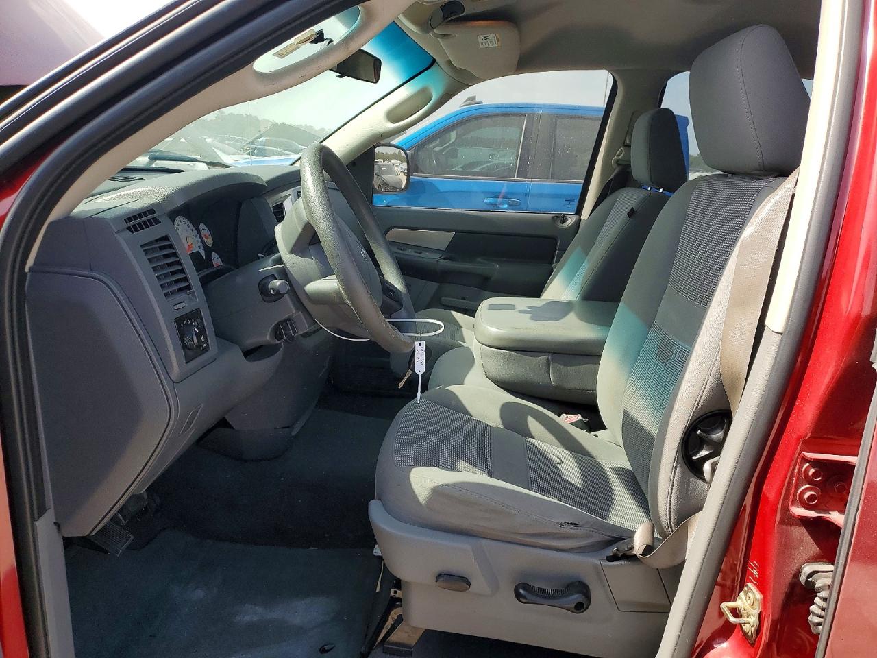 2007 Dodge Ram 1500 St Red vin: 1D7HA182X7S102051