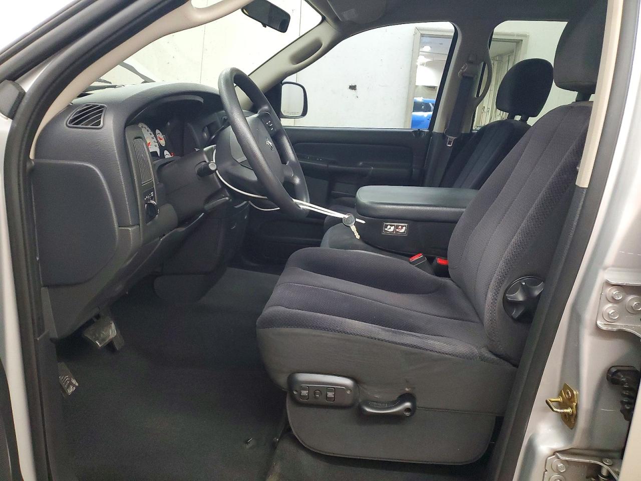 2004 Dodge Ram 1500 St Серебряный vin: 1D7HA18D04S637029