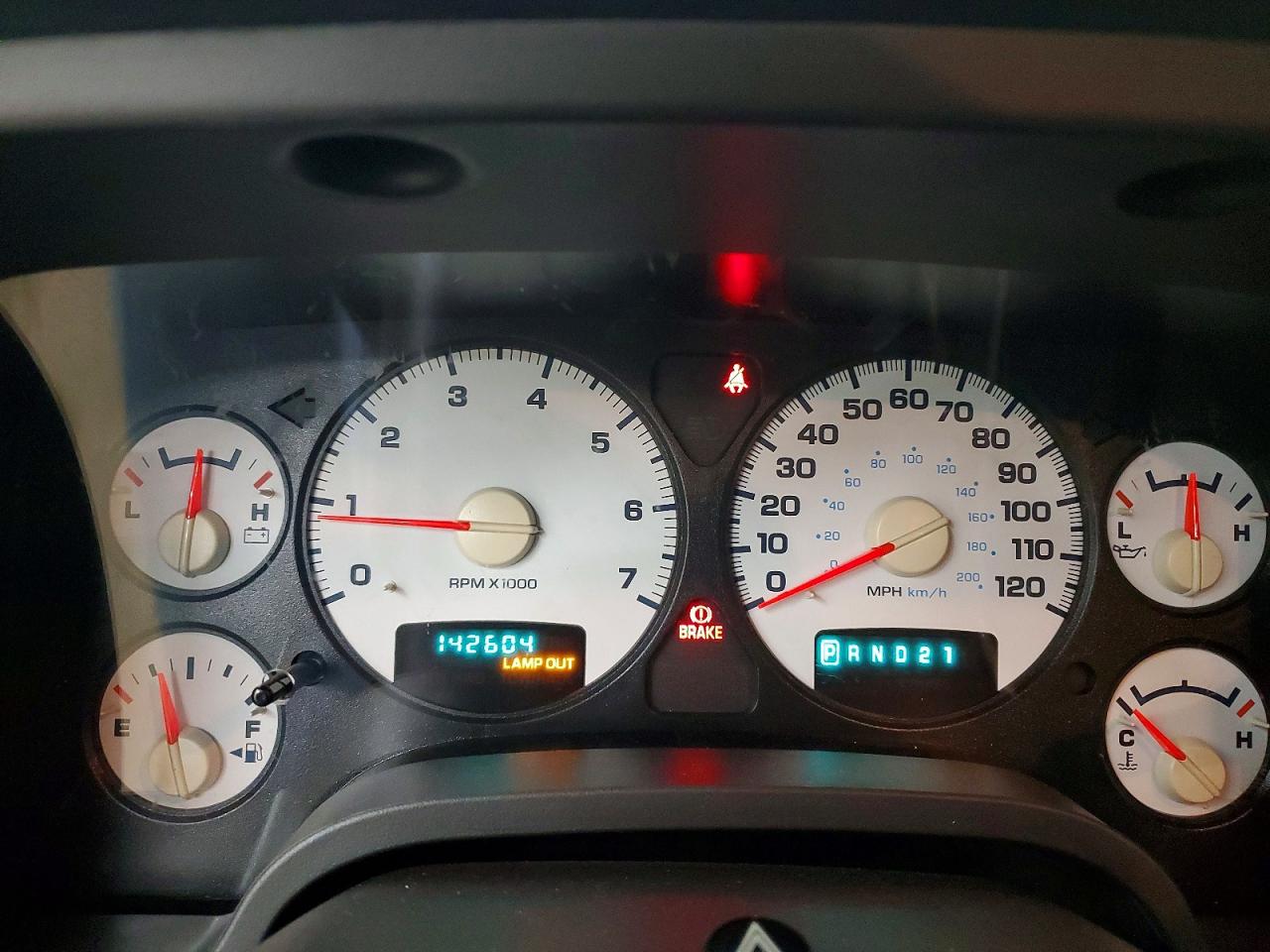 2004 Dodge Ram 1500 St Серебряный vin: 1D7HA18D04S637029