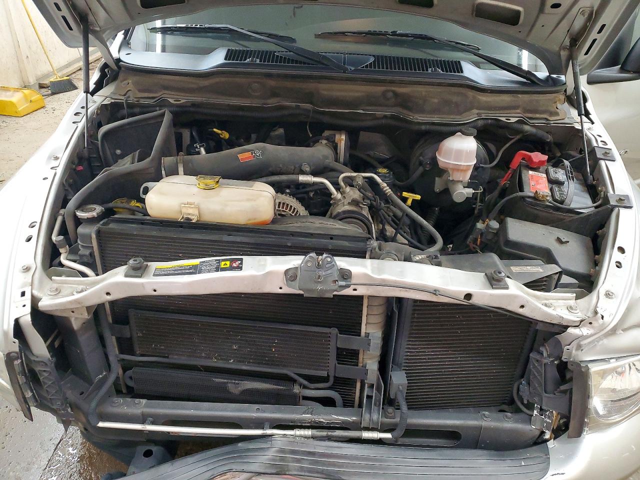 2004 Dodge Ram 1500 St Серебряный vin: 1D7HA18D04S637029