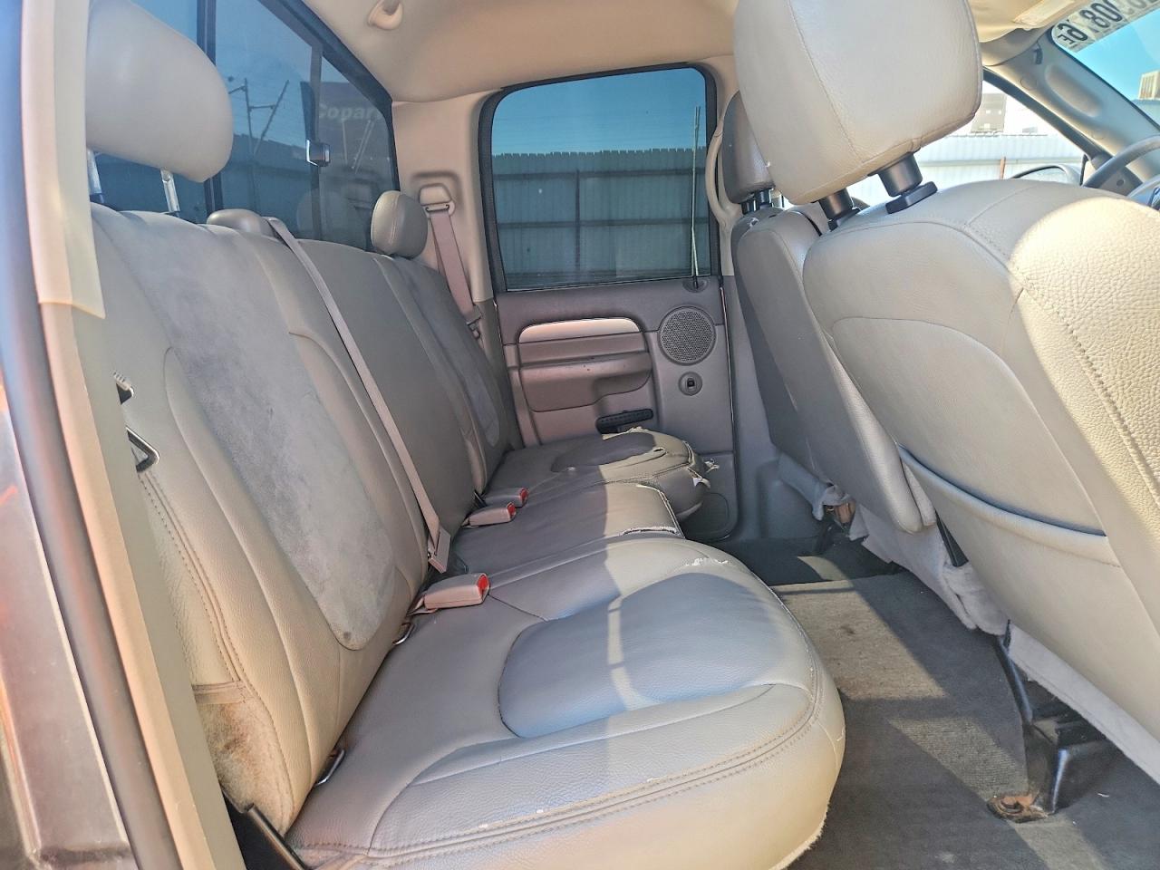 2004 Dodge Ram 1500 St Серый vin: 1D7HA18D04S643817