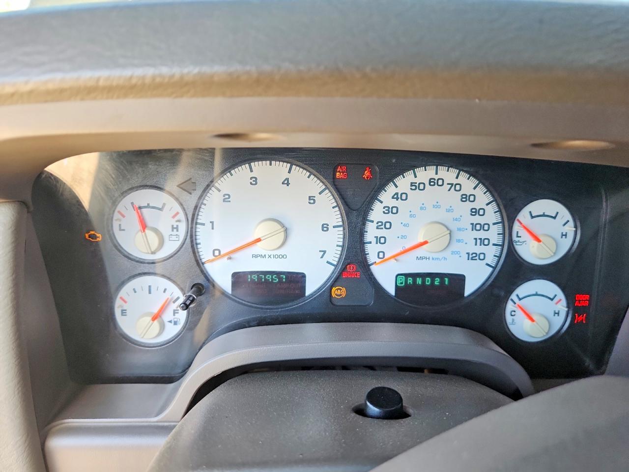 2004 Dodge Ram 1500 St Серый vin: 1D7HA18D04S643817
