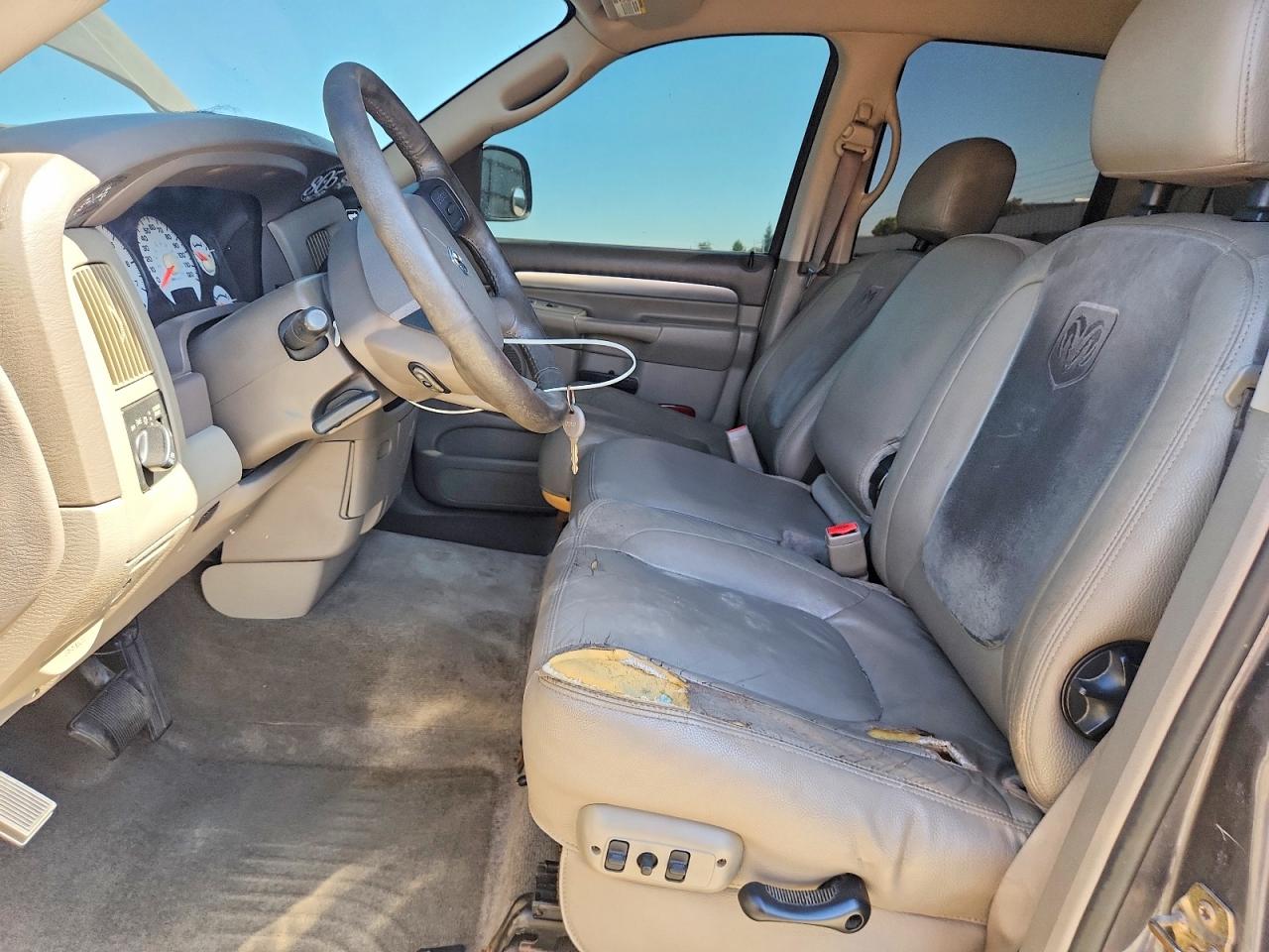 2004 Dodge Ram 1500 St Серый vin: 1D7HA18D04S643817
