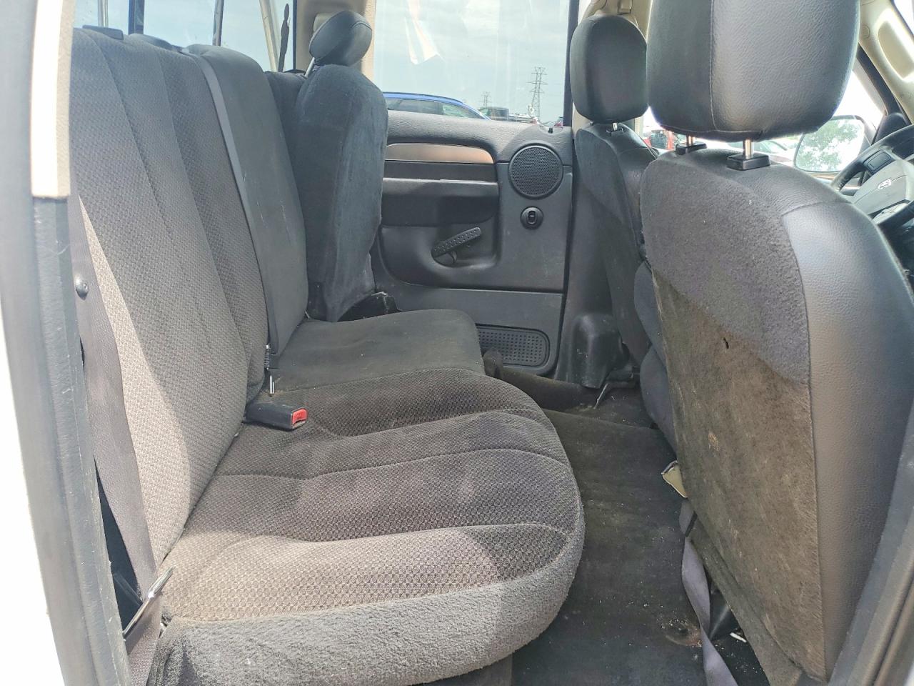 2004 Dodge Ram 1500 St White vin: 1D7HA18D04S703000