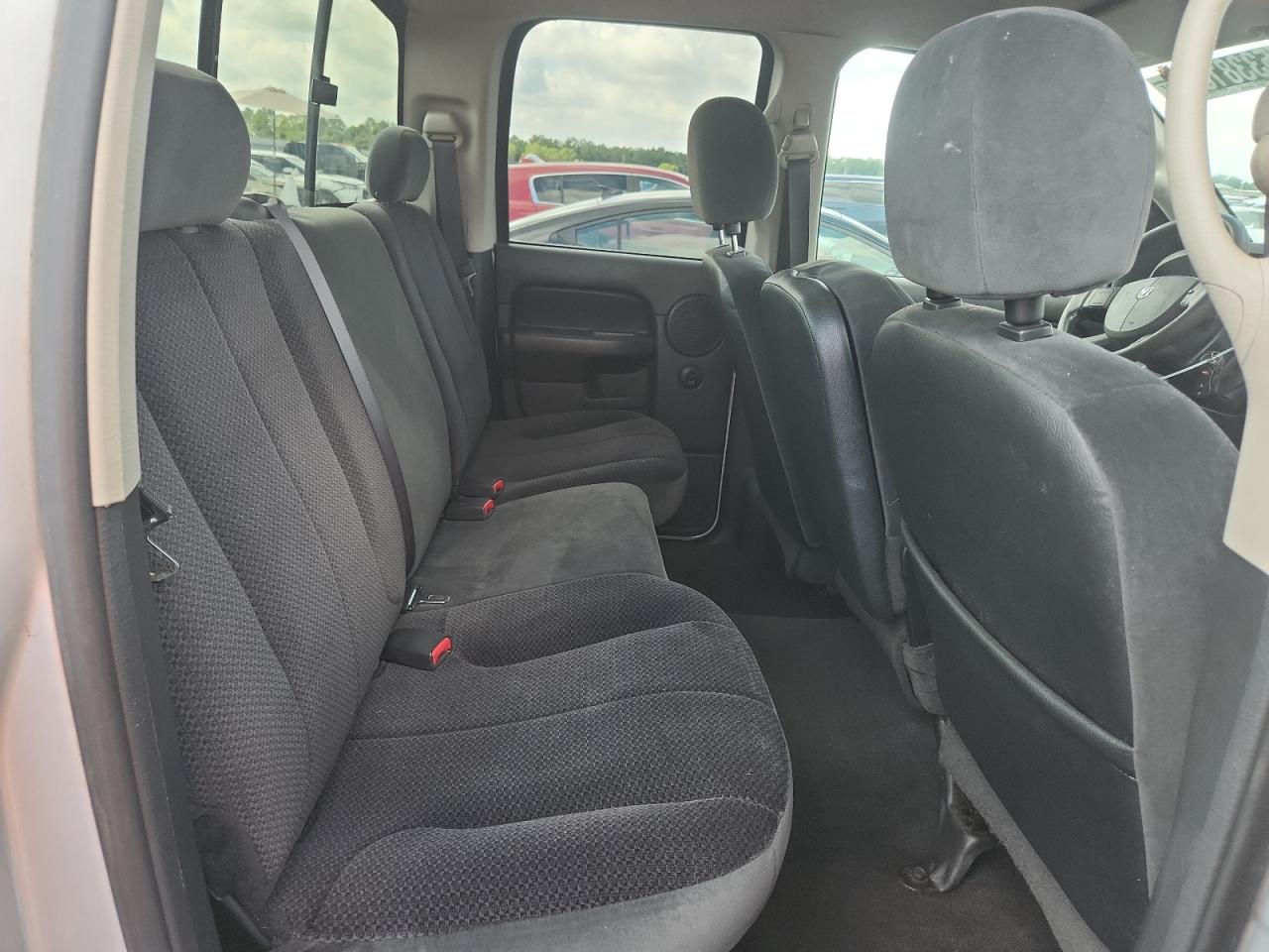 2005 Dodge Ram 1500 St Silver vin: 1D7HA18D15S121523