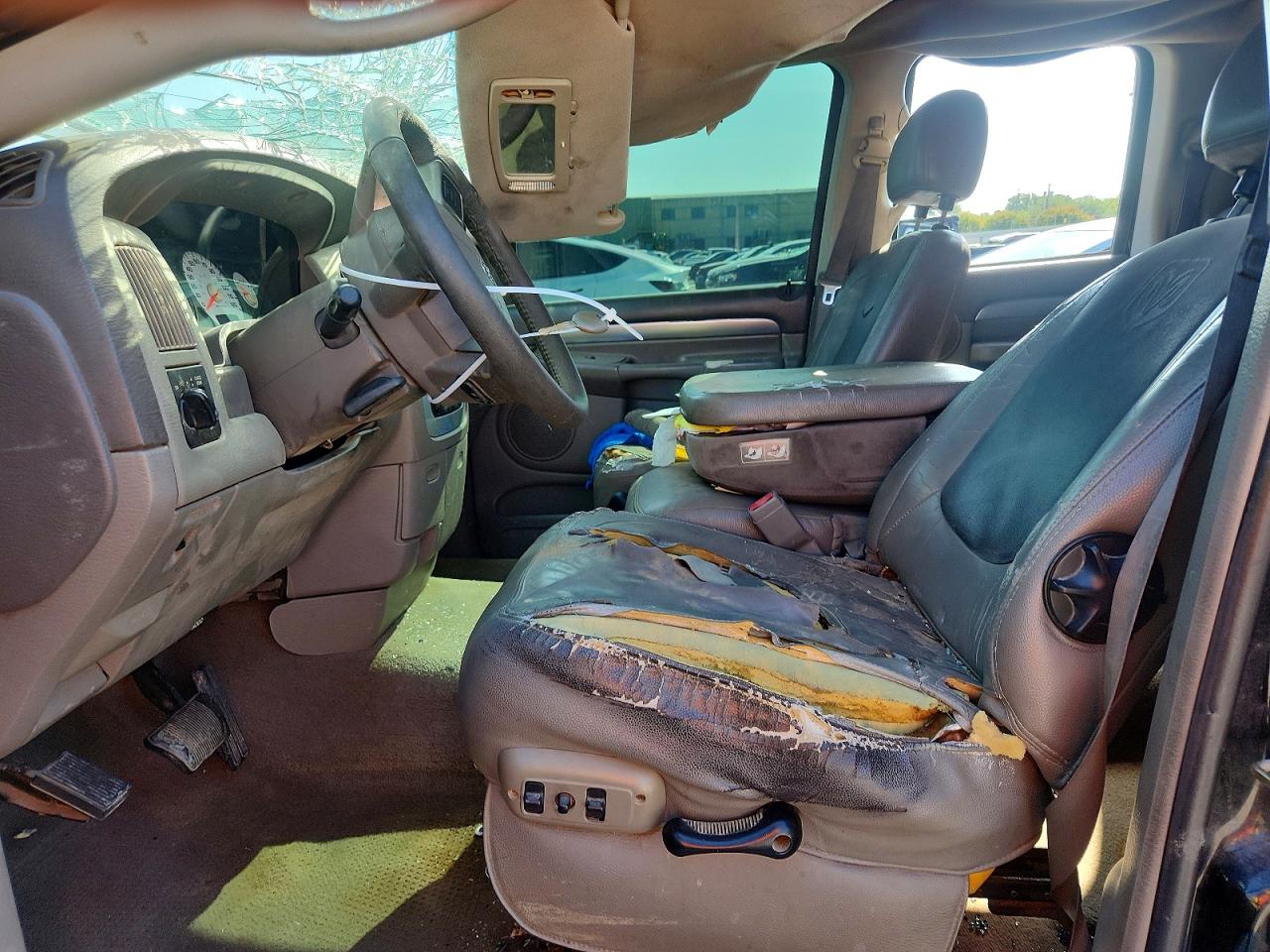2004 Dodge Ram 1500 Черный vin: 1D7HA18D24J151084