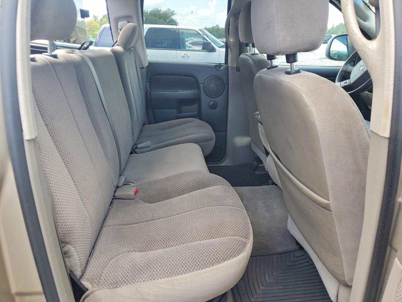 2005 Dodge Ram 1500 St Бежевый vin: 1D7HA18D35S239413