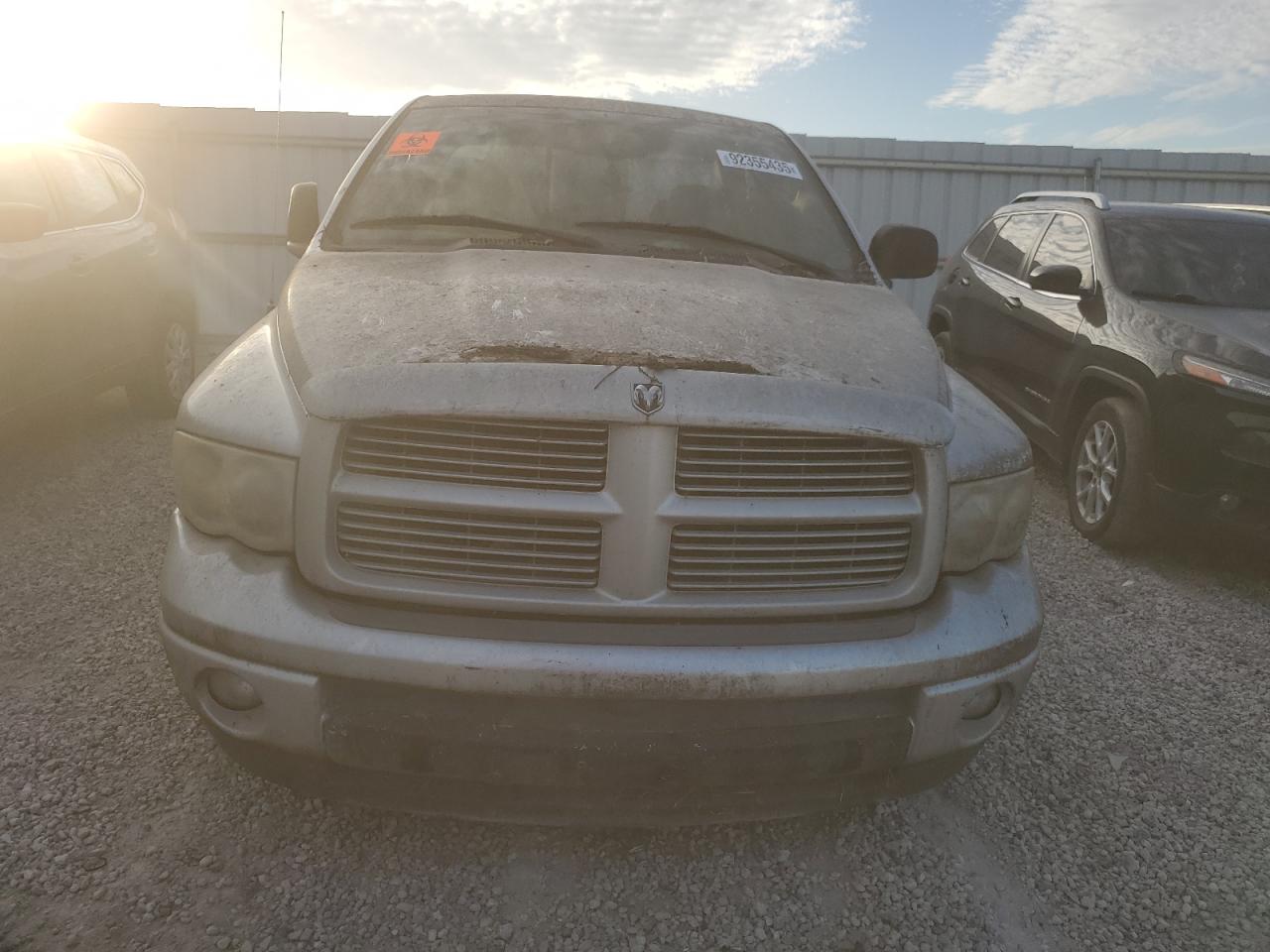 2004 Dodge Ram 1500 Silver vin: 1D7HA18D54S571951