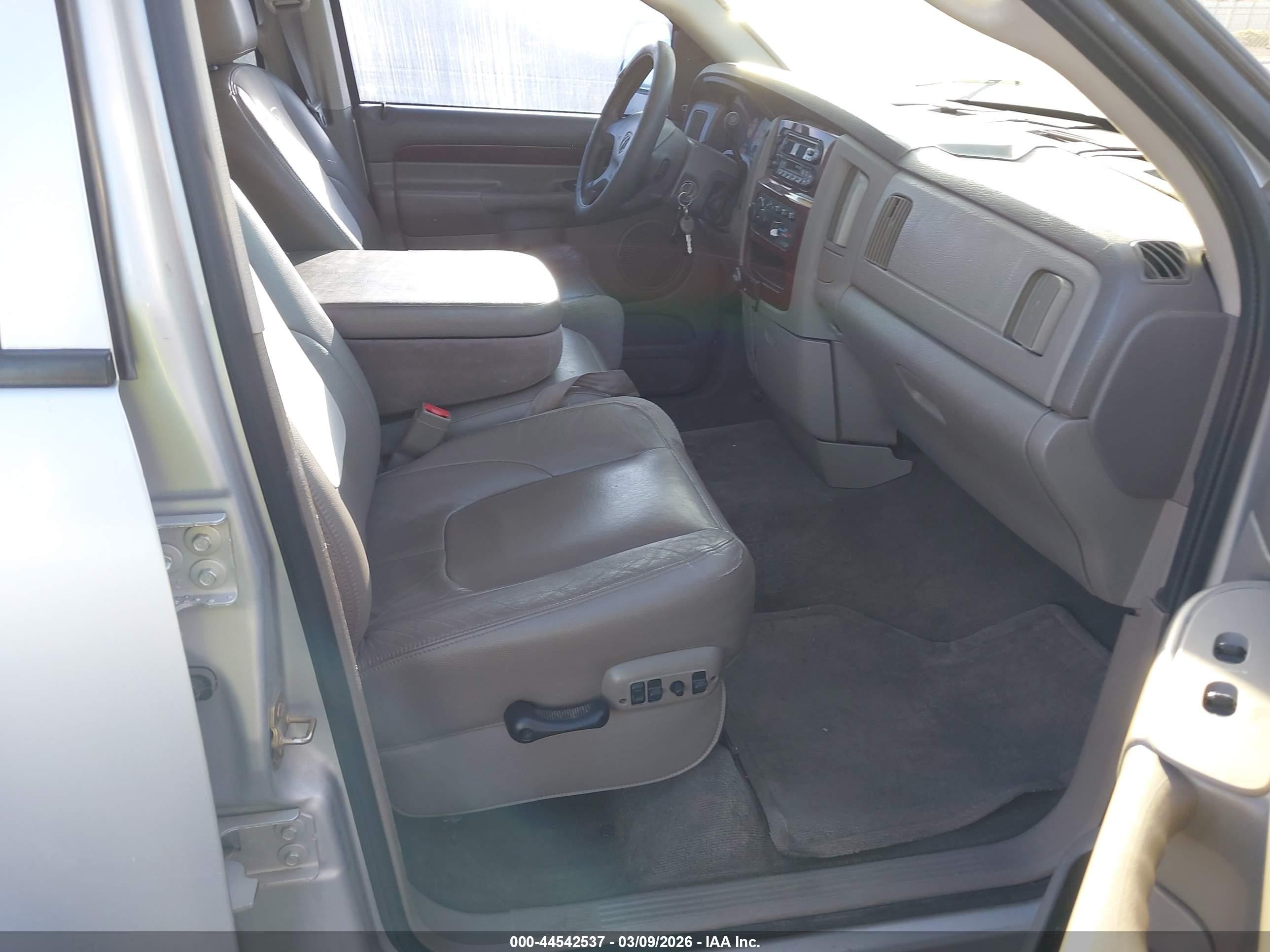2003 Dodge Ram 1500   Silver vin: 1D7HA18D63S297898