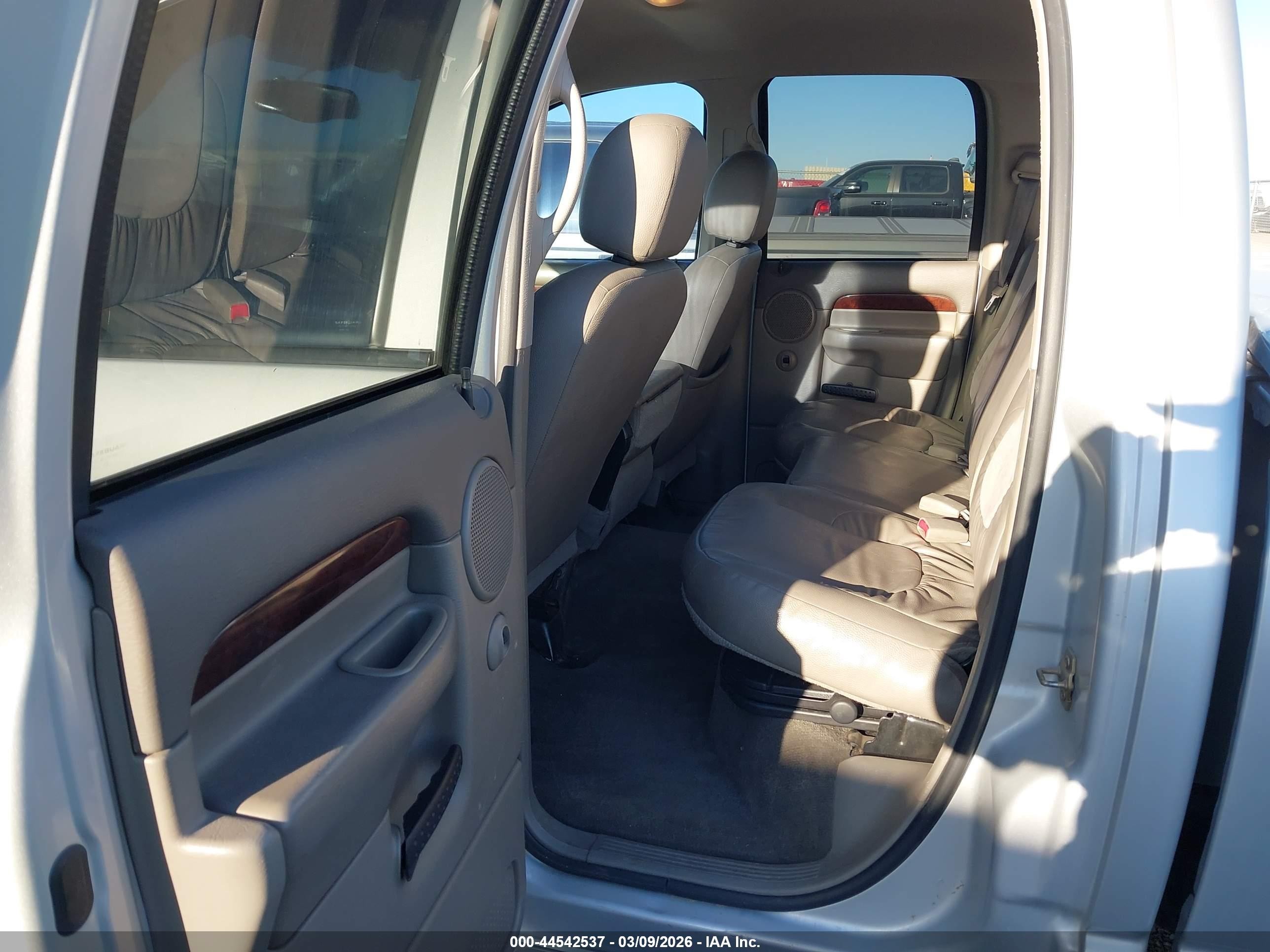 2003 Dodge Ram 1500   Silver vin: 1D7HA18D63S297898