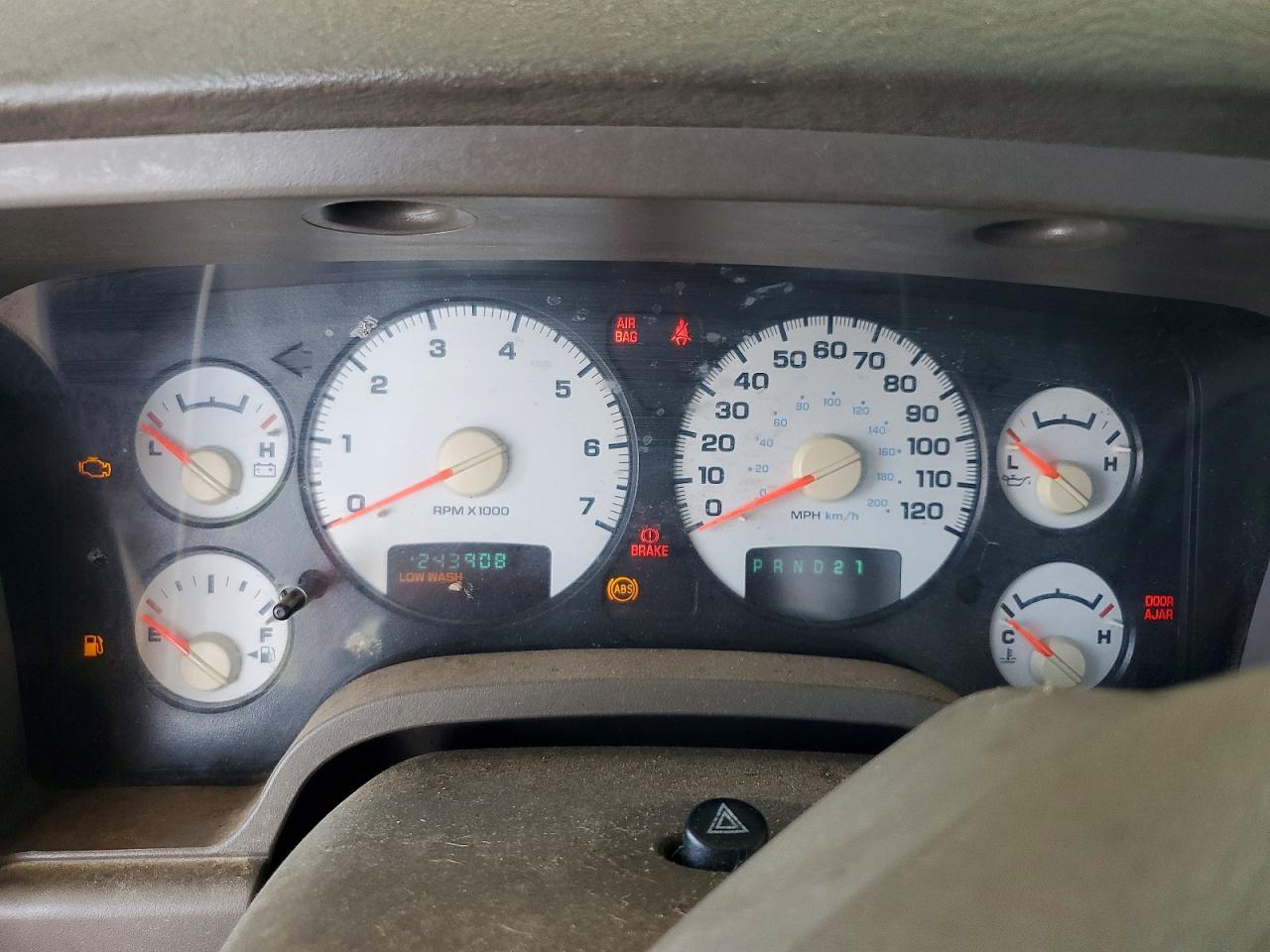2004 Dodge Ram 1500 St Red vin: 1D7HA18D94S555395