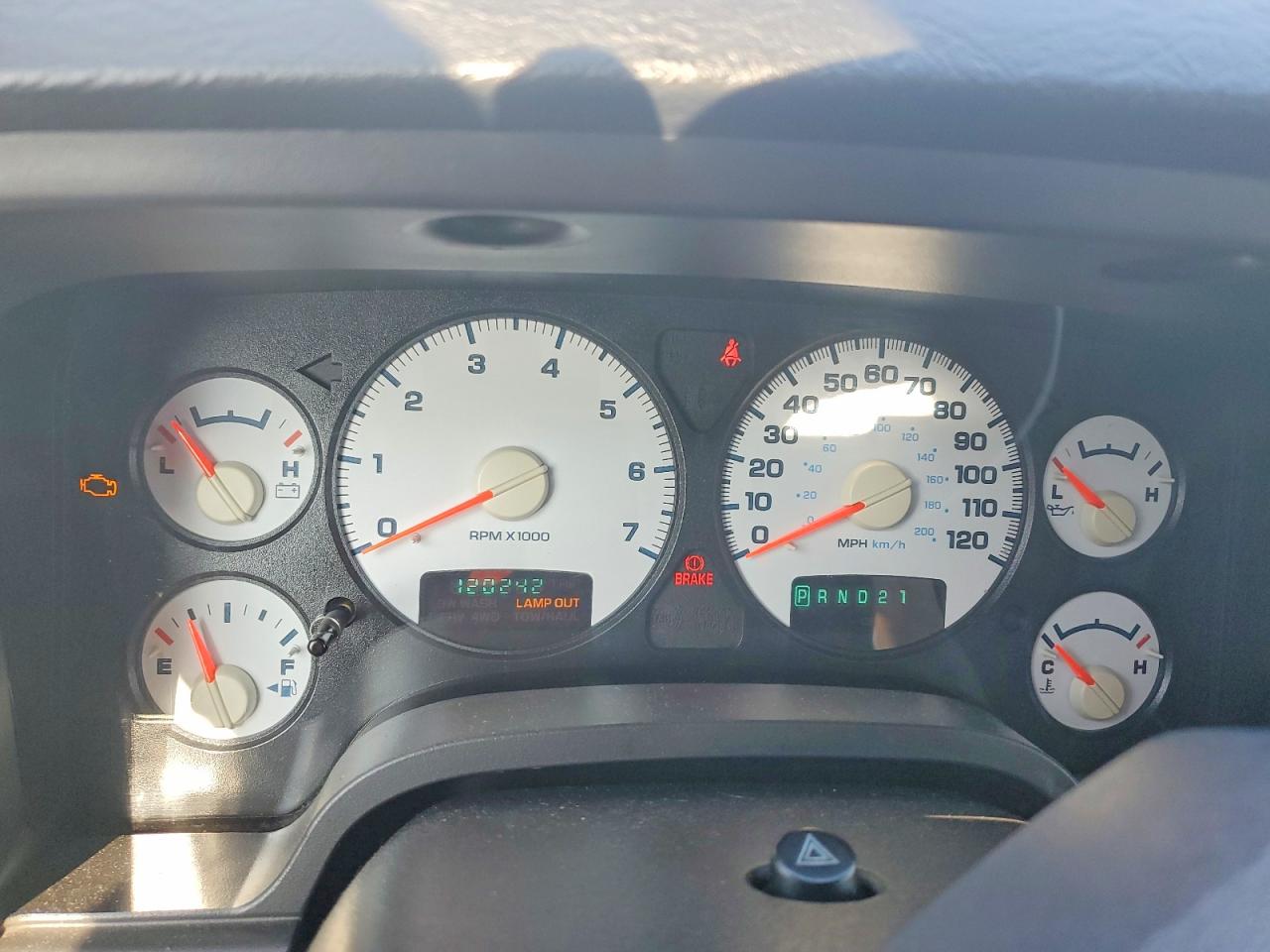 2004 Dodge Ram 1500 St Красный vin: 1D7HA18N04S673618
