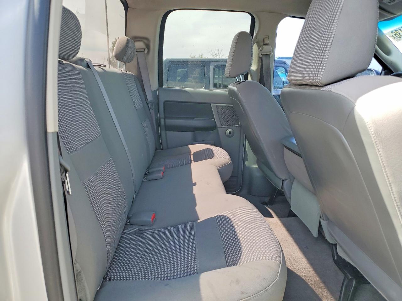 2006 Dodge Ram 1500 St Серебряный vin: 1D7HA18N16S660928