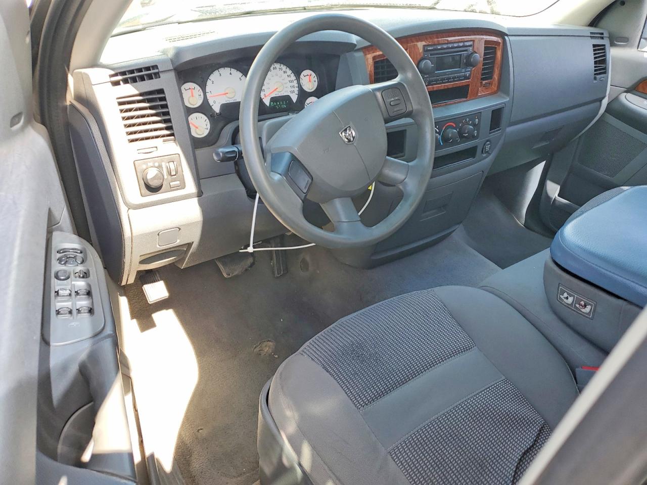 2006 Dodge Ram 1500 St Серебряный vin: 1D7HA18N16S660928