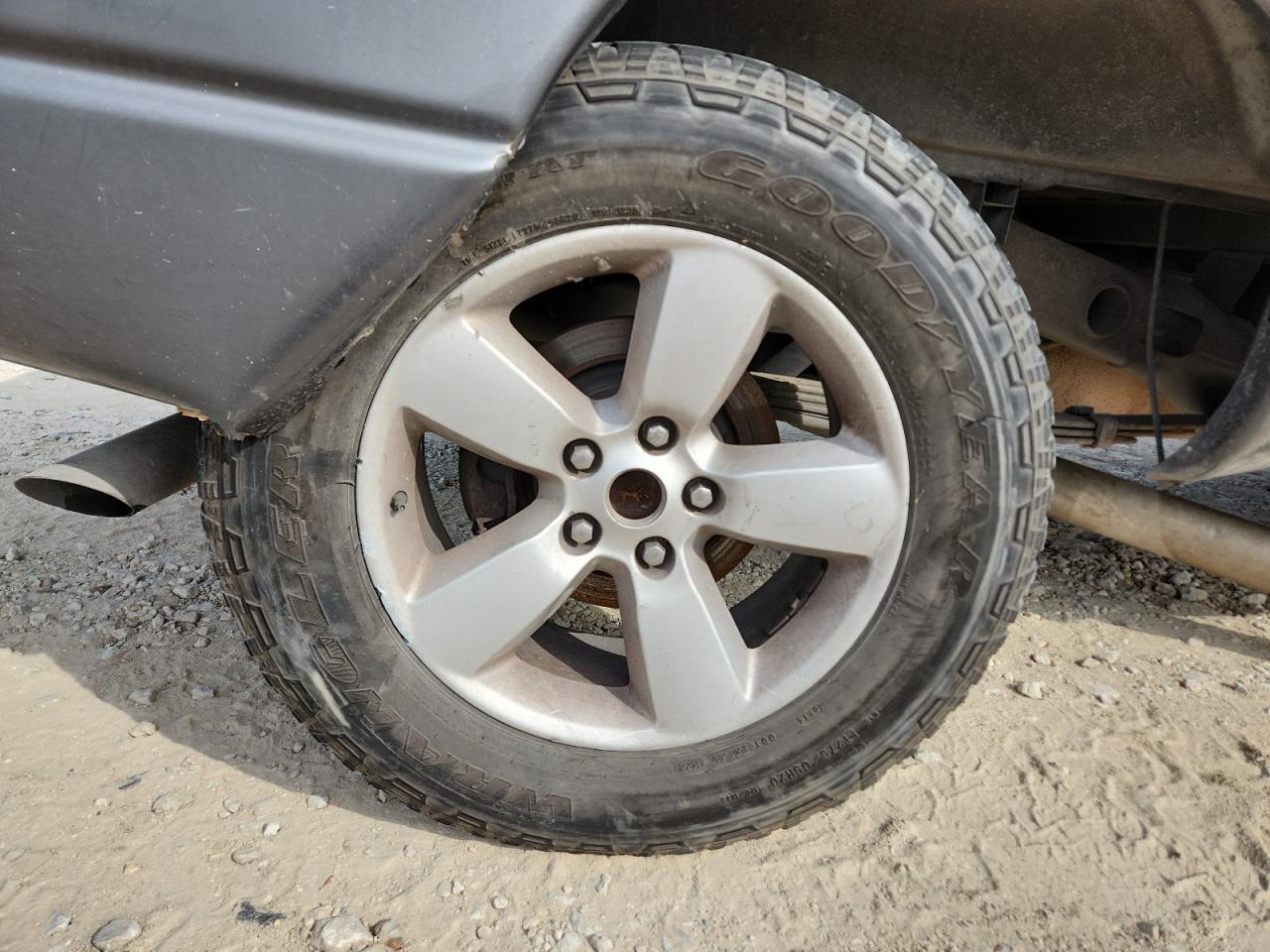 2003 Dodge Ram 1500 Gray vin: 1D7HA18N23S291332 Damage: Right Rear Wheel, Chipped, 2
