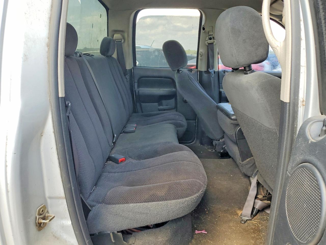2004 Dodge Ram 1500 St Серебряный vin: 1D7HA18N64S705164