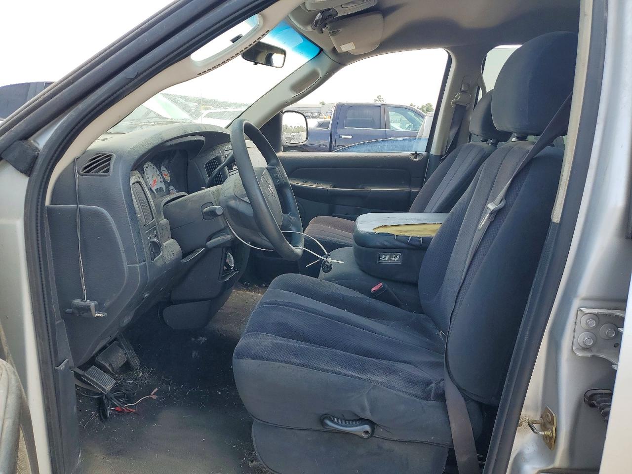 2004 Dodge Ram 1500 St Серебряный vin: 1D7HA18N64S705164