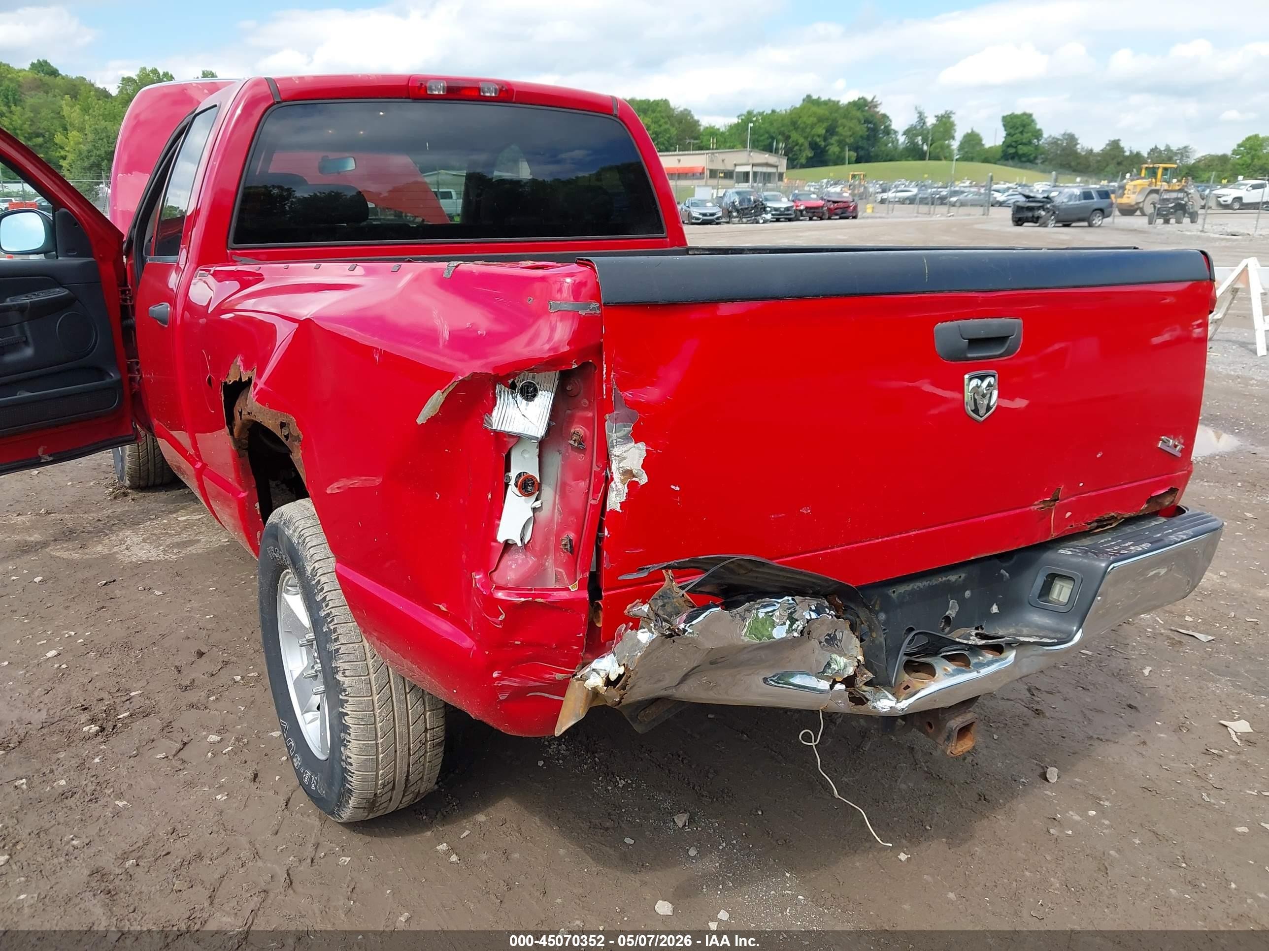 2005 Dodge Ram 1500 Slt/laramie Red vin: 1D7HA18N65S228382