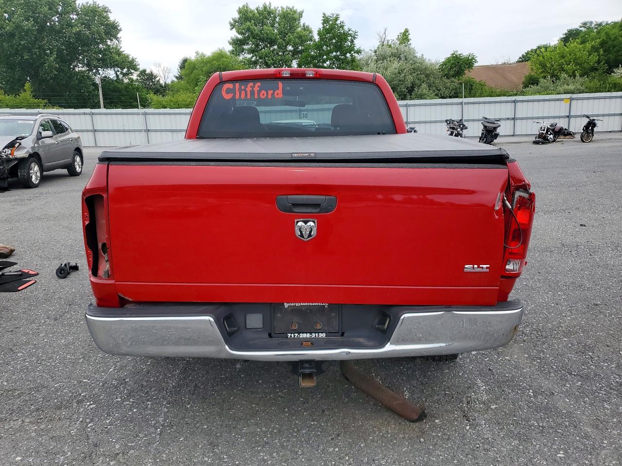 2005 Dodge Ram 1500 St Red vin: 1D7HA18N75S228391