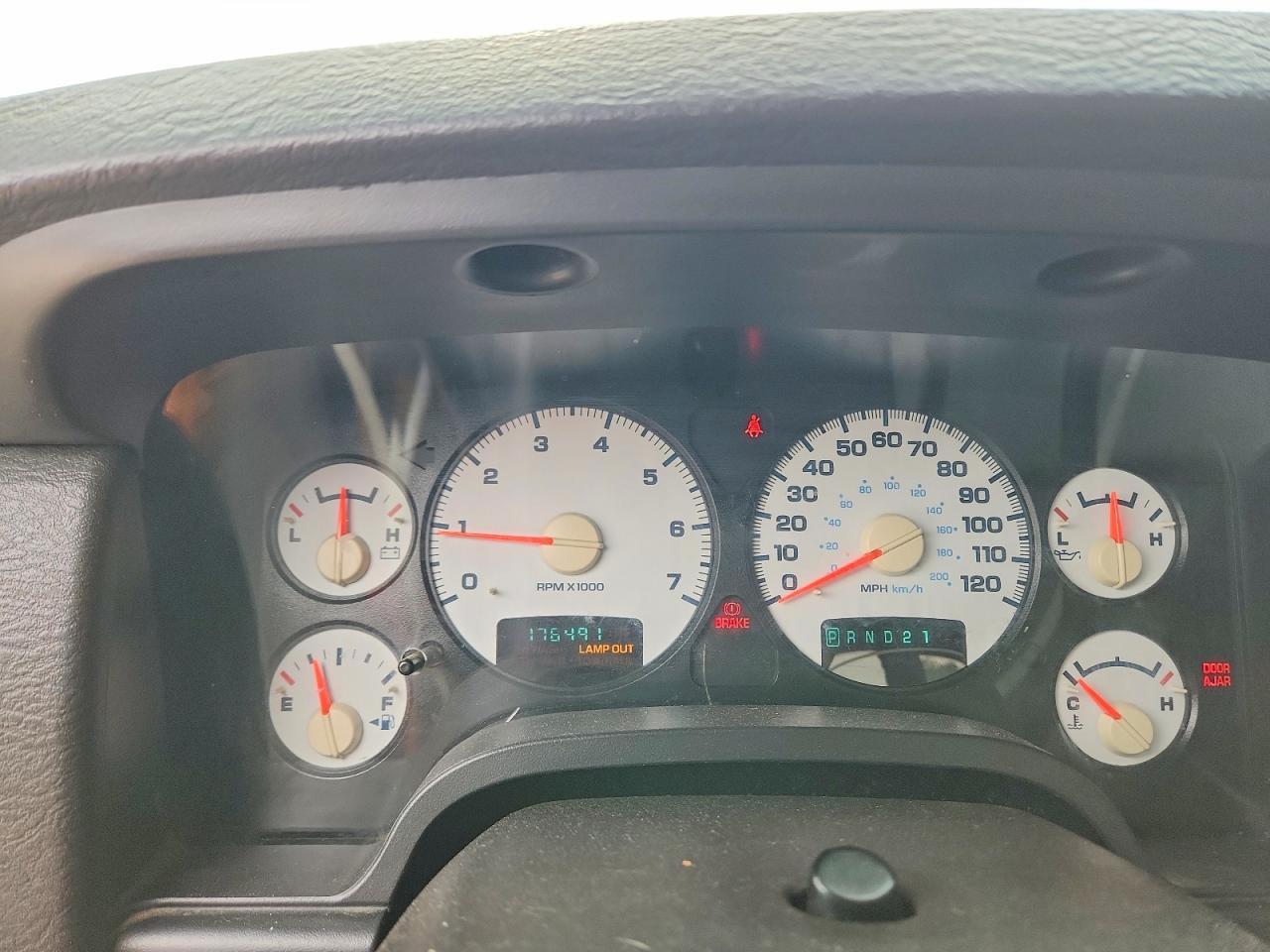 2004 Dodge Ram 1500 St Red vin: 1D7HA18N84S728414