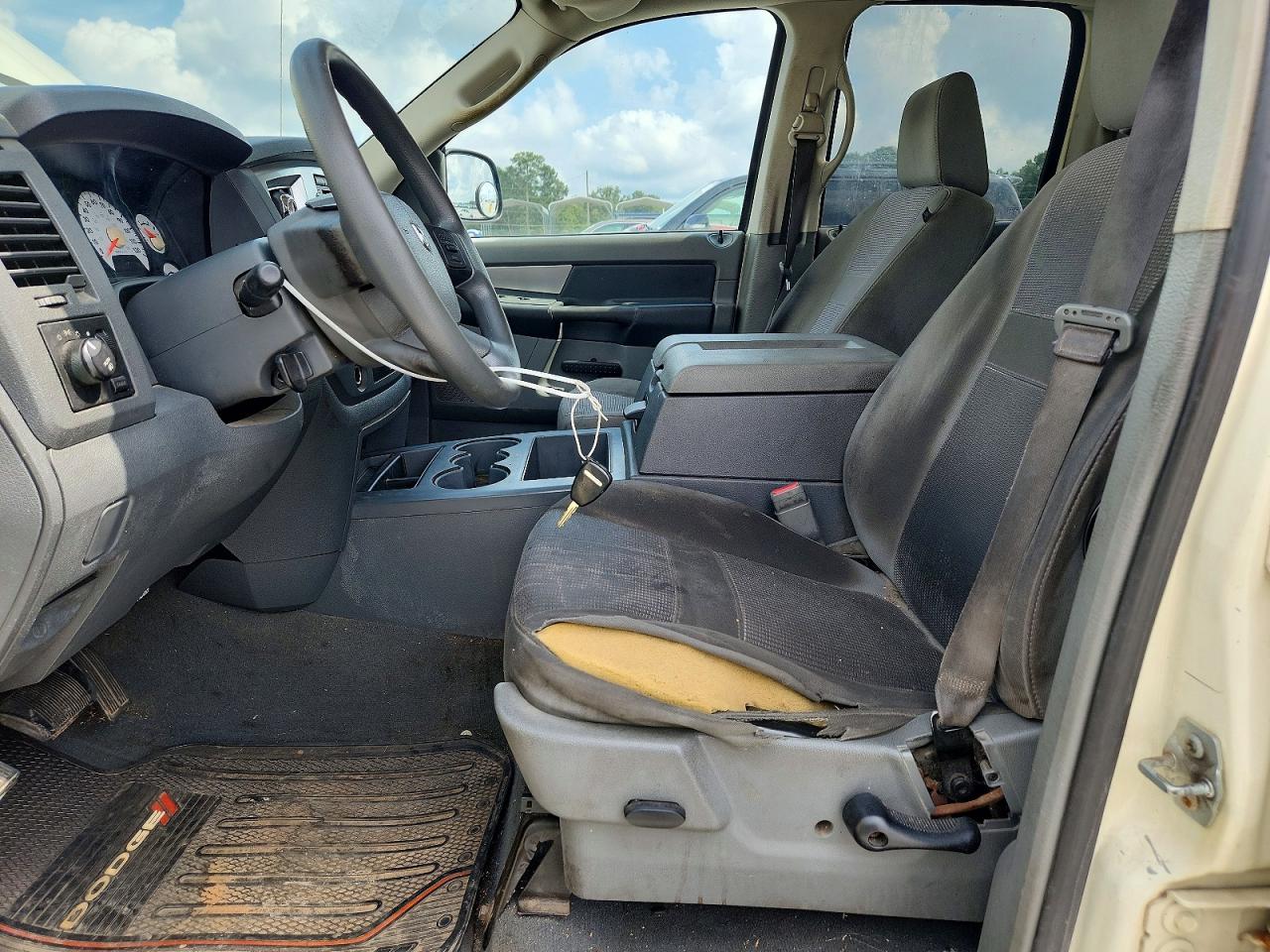2008 Dodge Ram 1500 St Cream vin: 1D7HA18N88J163271