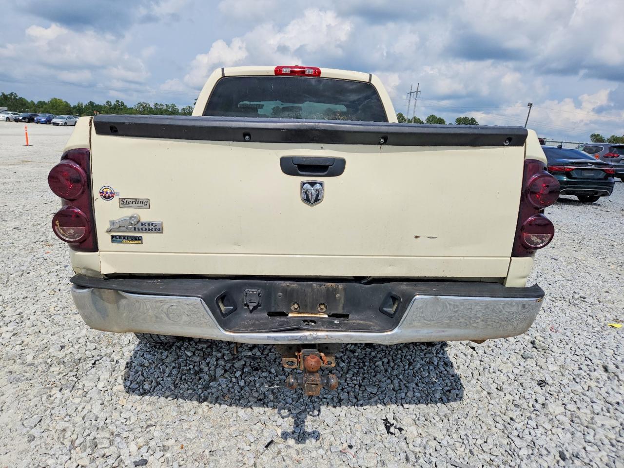 2008 Dodge Ram 1500 St Cream vin: 1D7HA18N88J163271