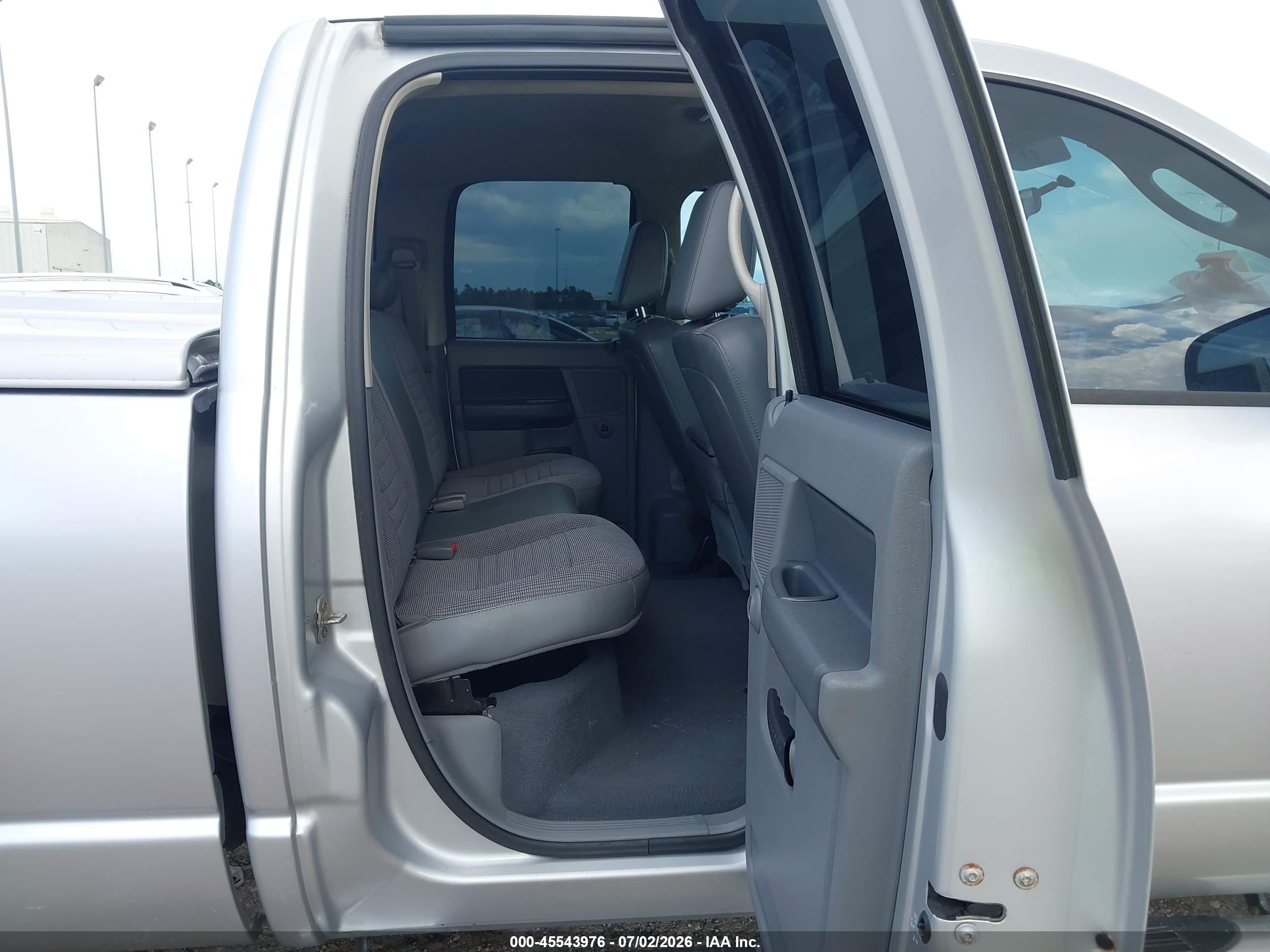 2008 Dodge Ram 1500 Slt Серебряный vin: 1D7HA18N98J112538