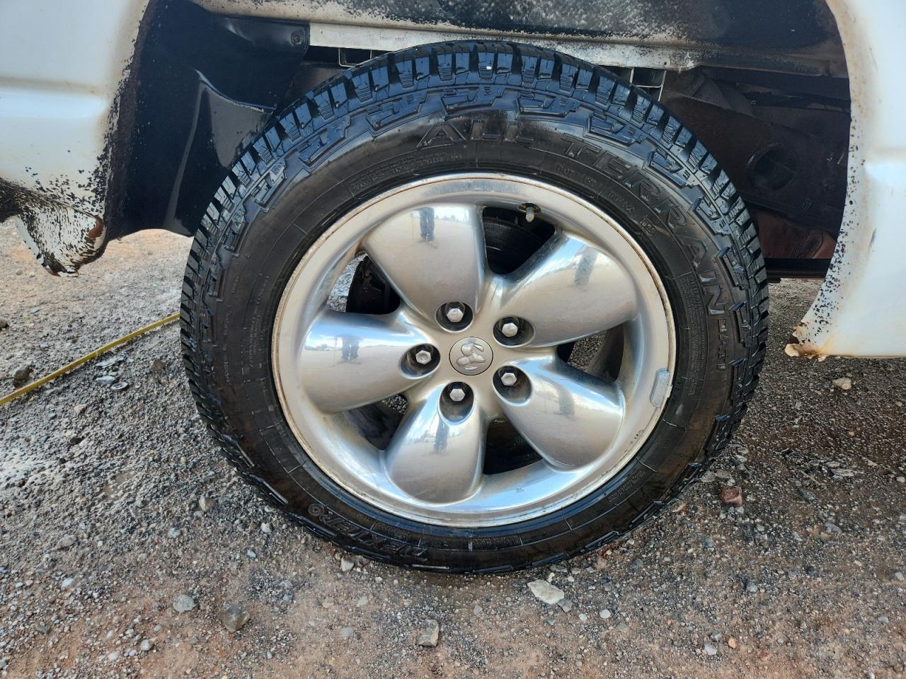 2004 Dodge Ram 1500 St White vin: 1D7HA18NX4S611983 Damage: Right Rear Wheel, Curb Rash, > 12 Inches