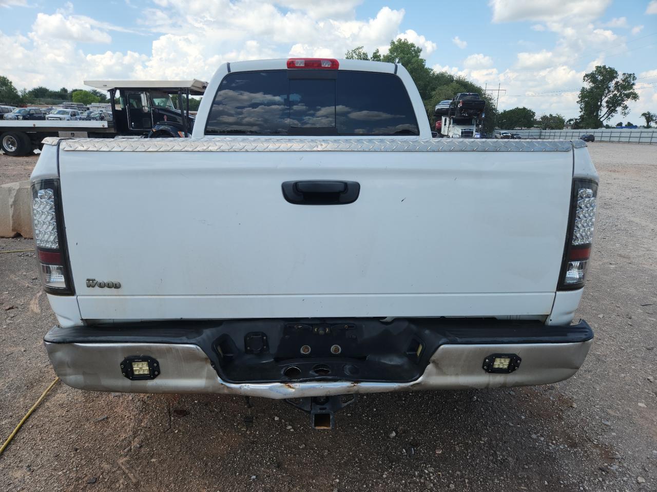 2004 Dodge Ram 1500 St White vin: 1D7HA18NX4S611983 Damage: Tailgate, Chipped, 3