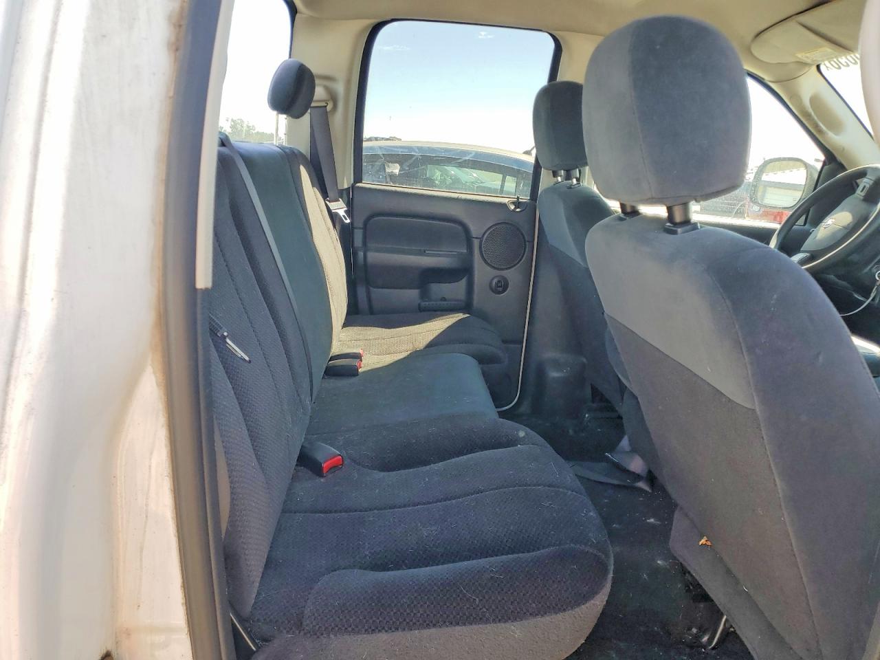 2004 Dodge Ram 1500 St Белый vin: 1D7HA18NX4S784953