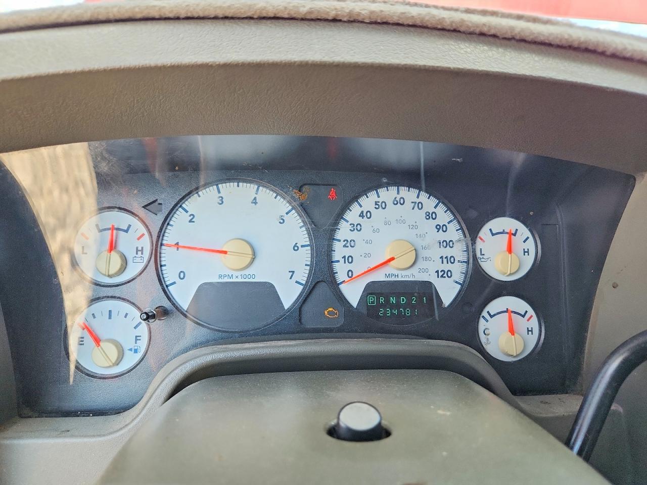 2007 Dodge Ram 1500 St Red vin: 1D7HA18P07J635124