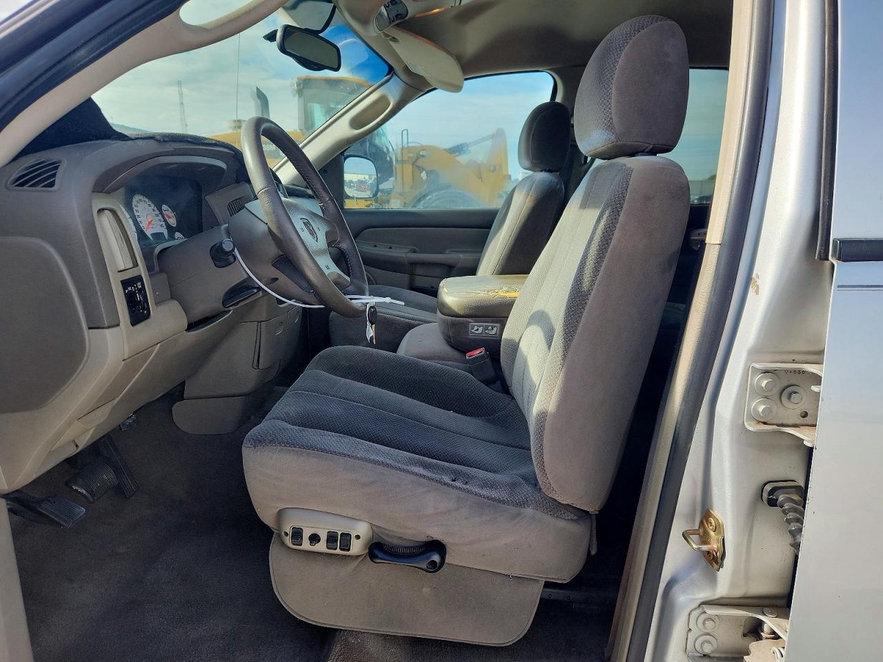 2002 Dodge Ram 1500 Silver vin: 1D7HA18ZX2S725580