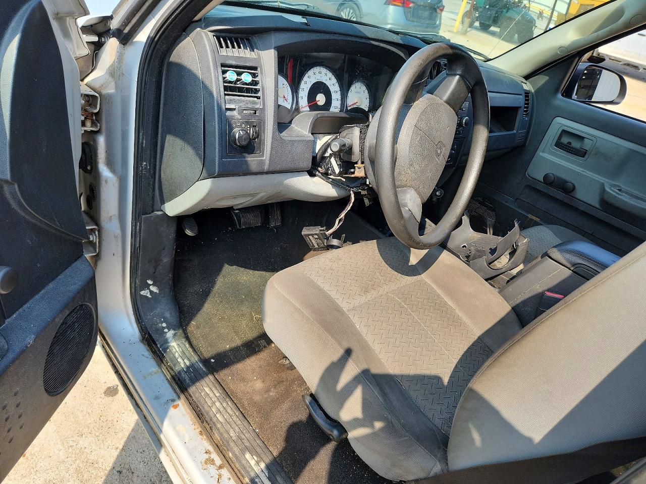 2008 Dodge Dakota St Silver vin: 1D7HE22K08S582895