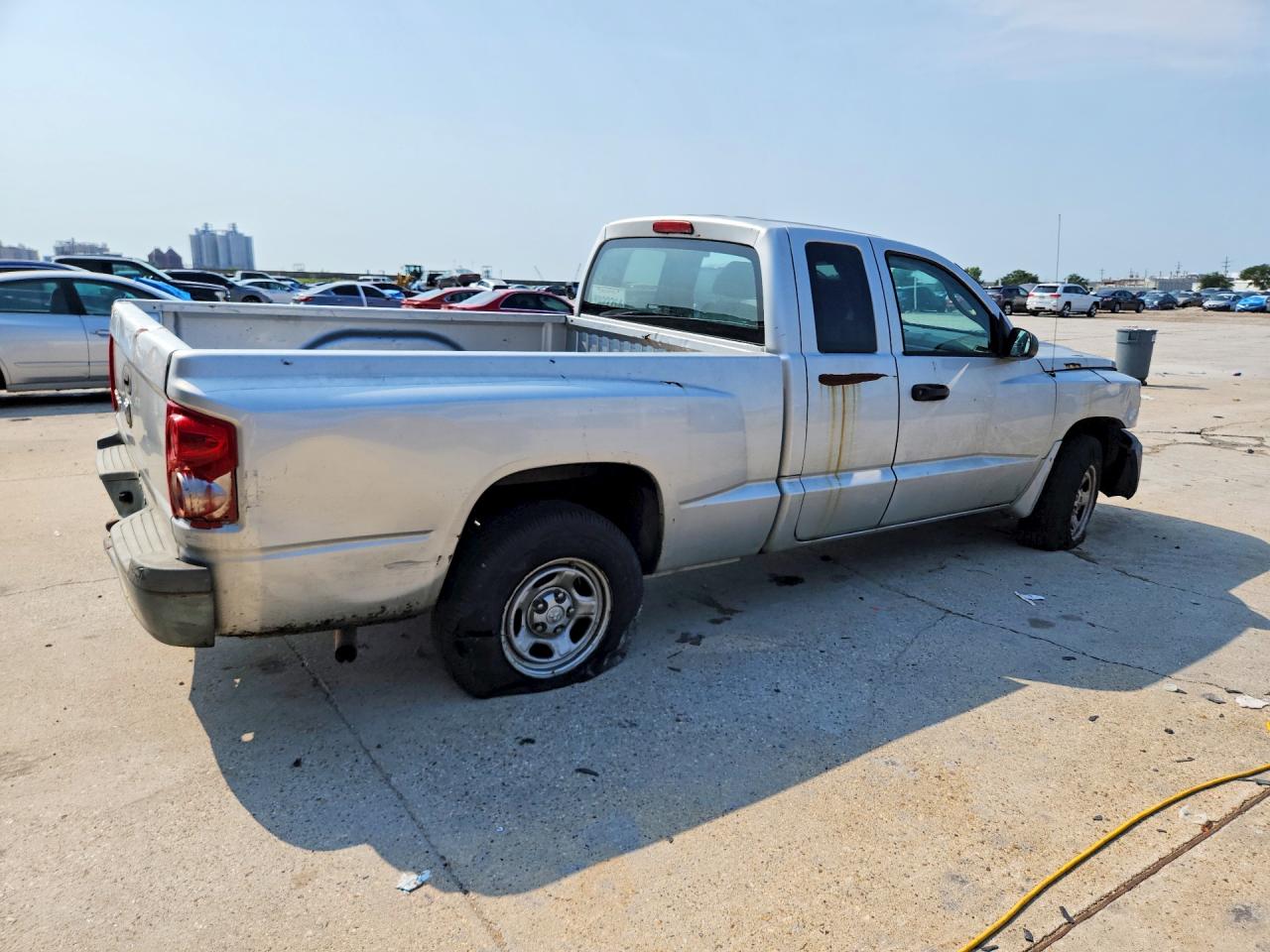 2008 Dodge Dakota St Silver vin: 1D7HE22K08S582895