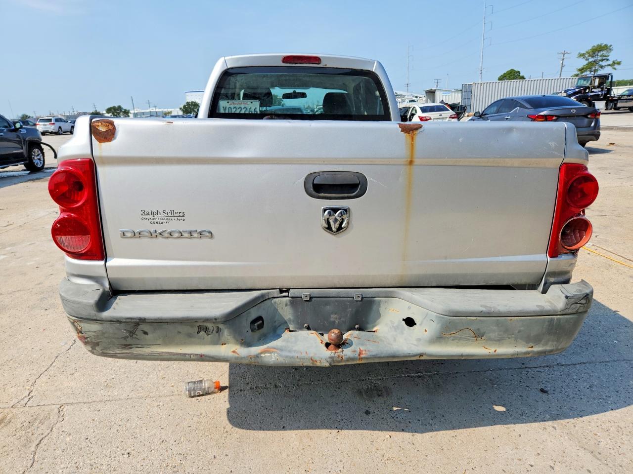 2008 Dodge Dakota St Silver vin: 1D7HE22K08S582895