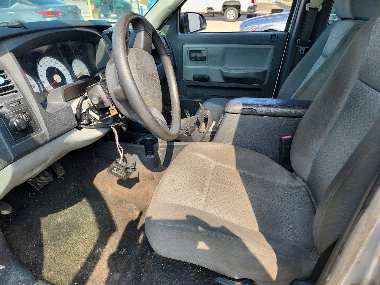 2008 Dodge Dakota St Silver vin: 1D7HE22K08S582895