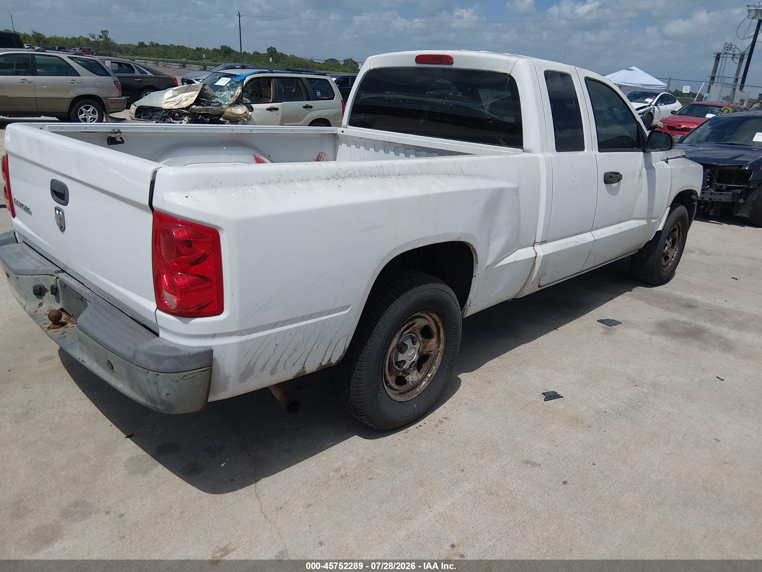 2008 Dodge Dakota St White vin: 1D7HE22K28S598077