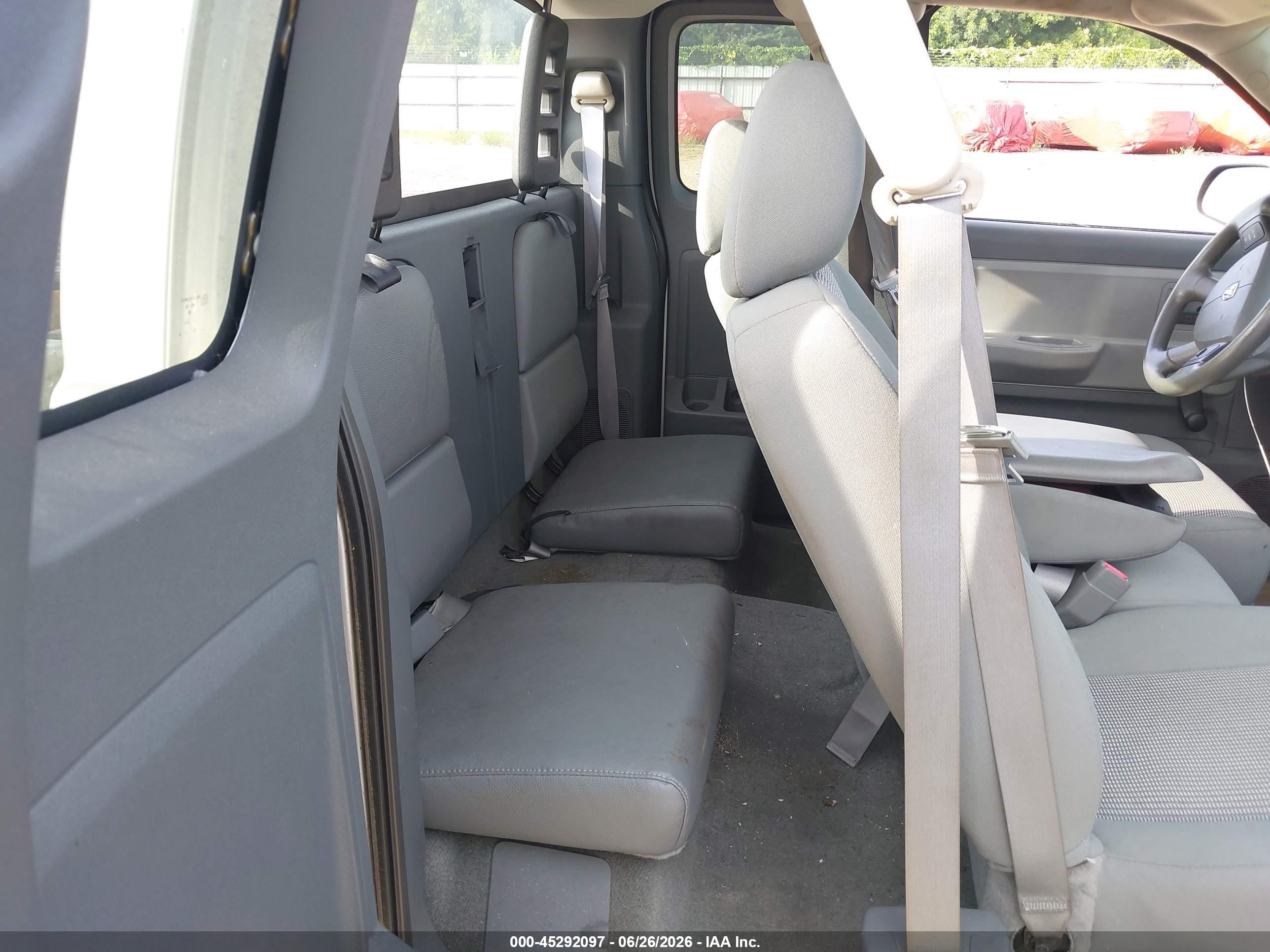 2007 Dodge Dakota St Silver vin: 1D7HE22K57S112814