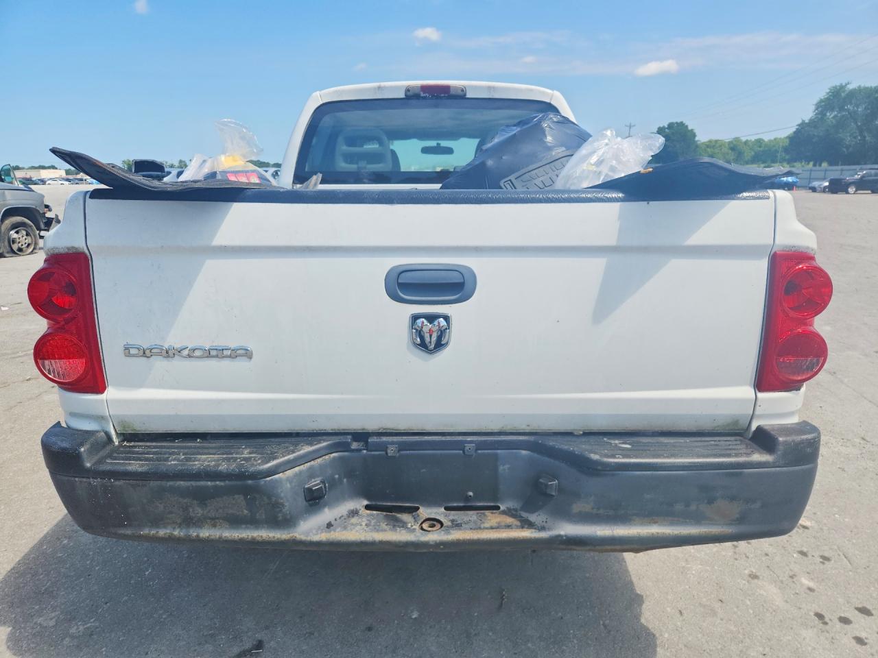 2005 Dodge Dakota Quad Белый vin: 1D7HE28K05S193550
