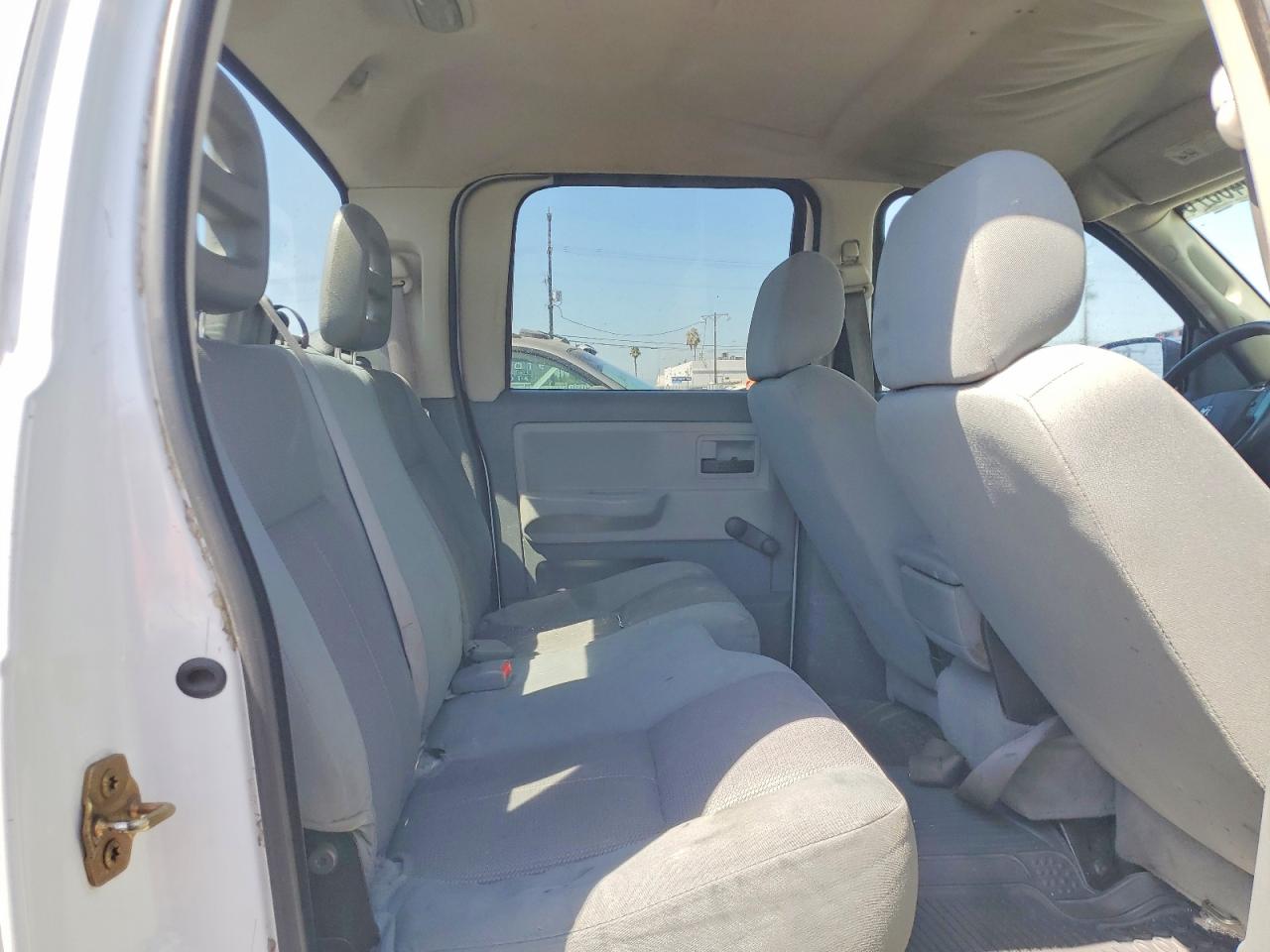 2005 Dodge Dakota Quad White vin: 1D7HE28K85S151319